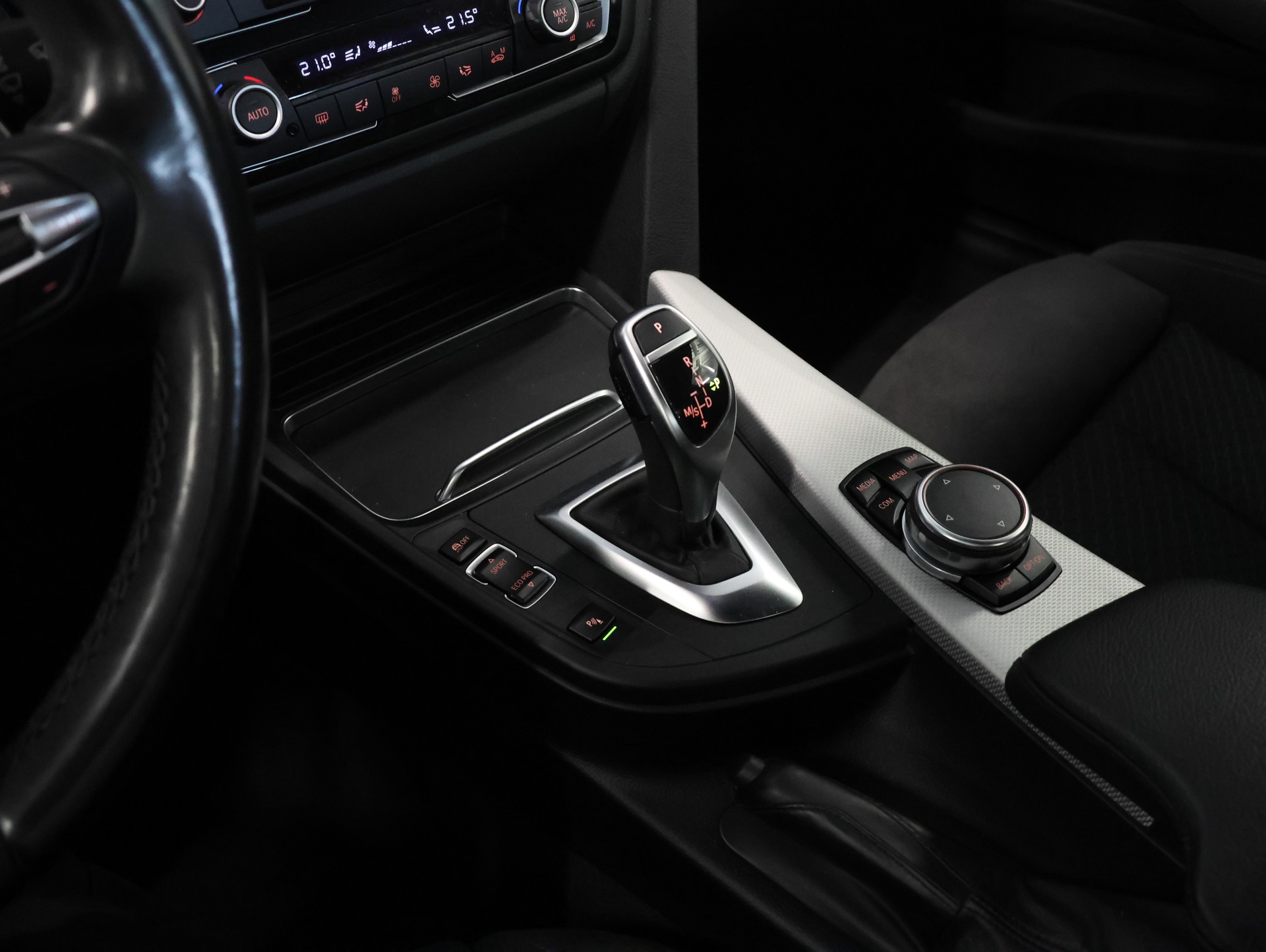 BMW 420d Coupé xDrive M Sport Steptronic-image-24
