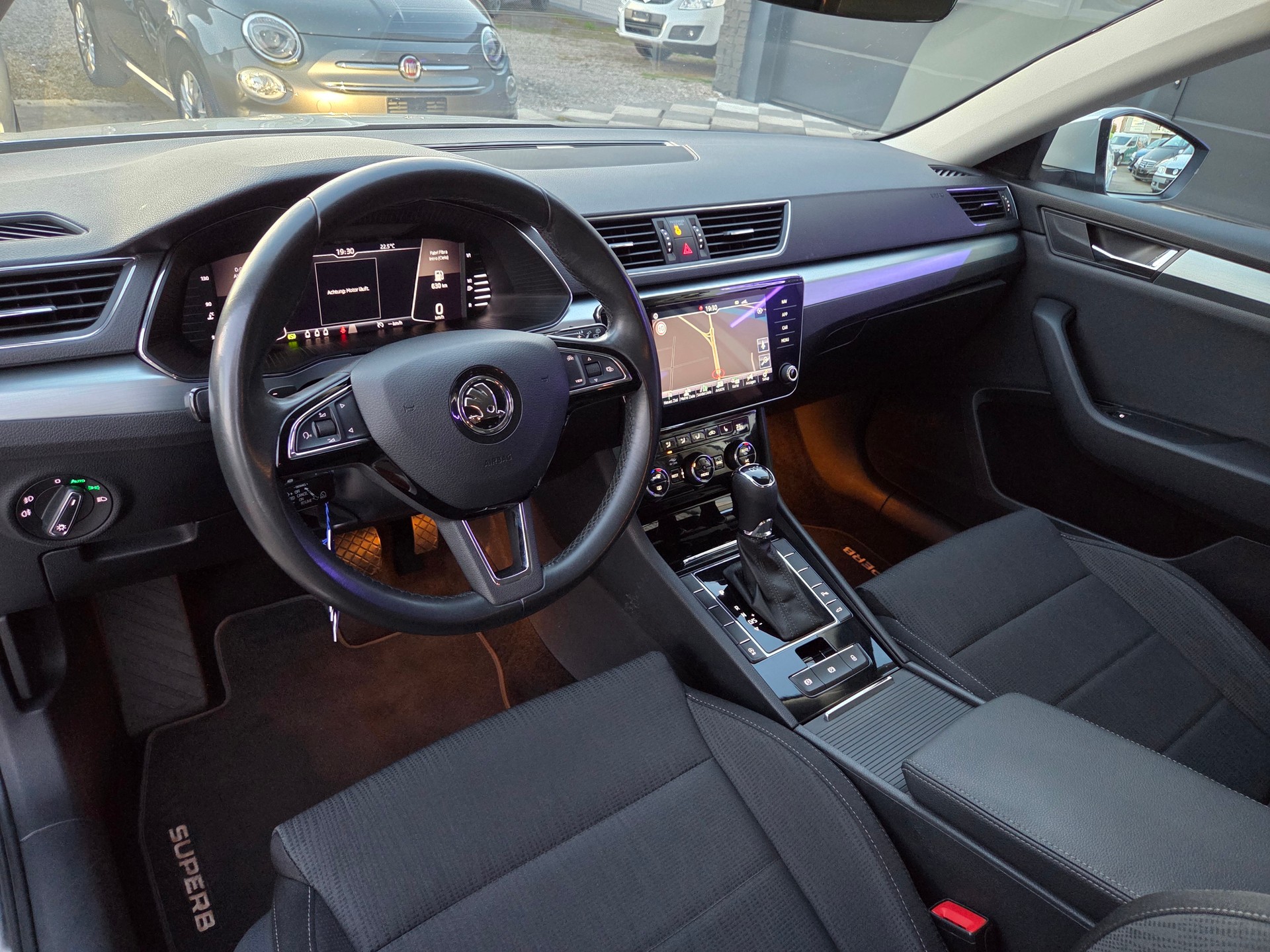 SKODA Superb Combi 2.0 TDi Ambition-image-9