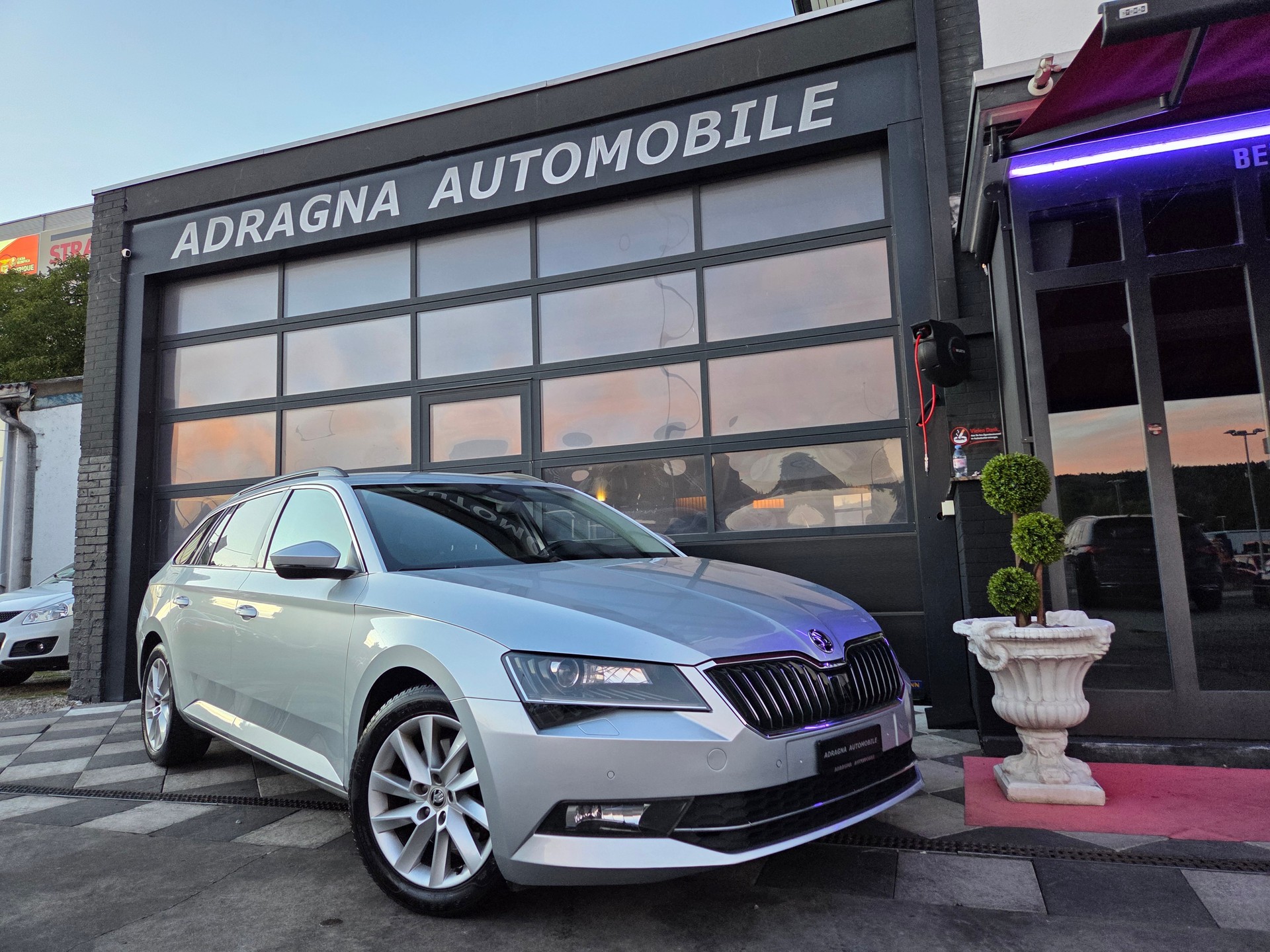 SKODA Superb Combi 2.0 TDi Ambition-showroom-element-1