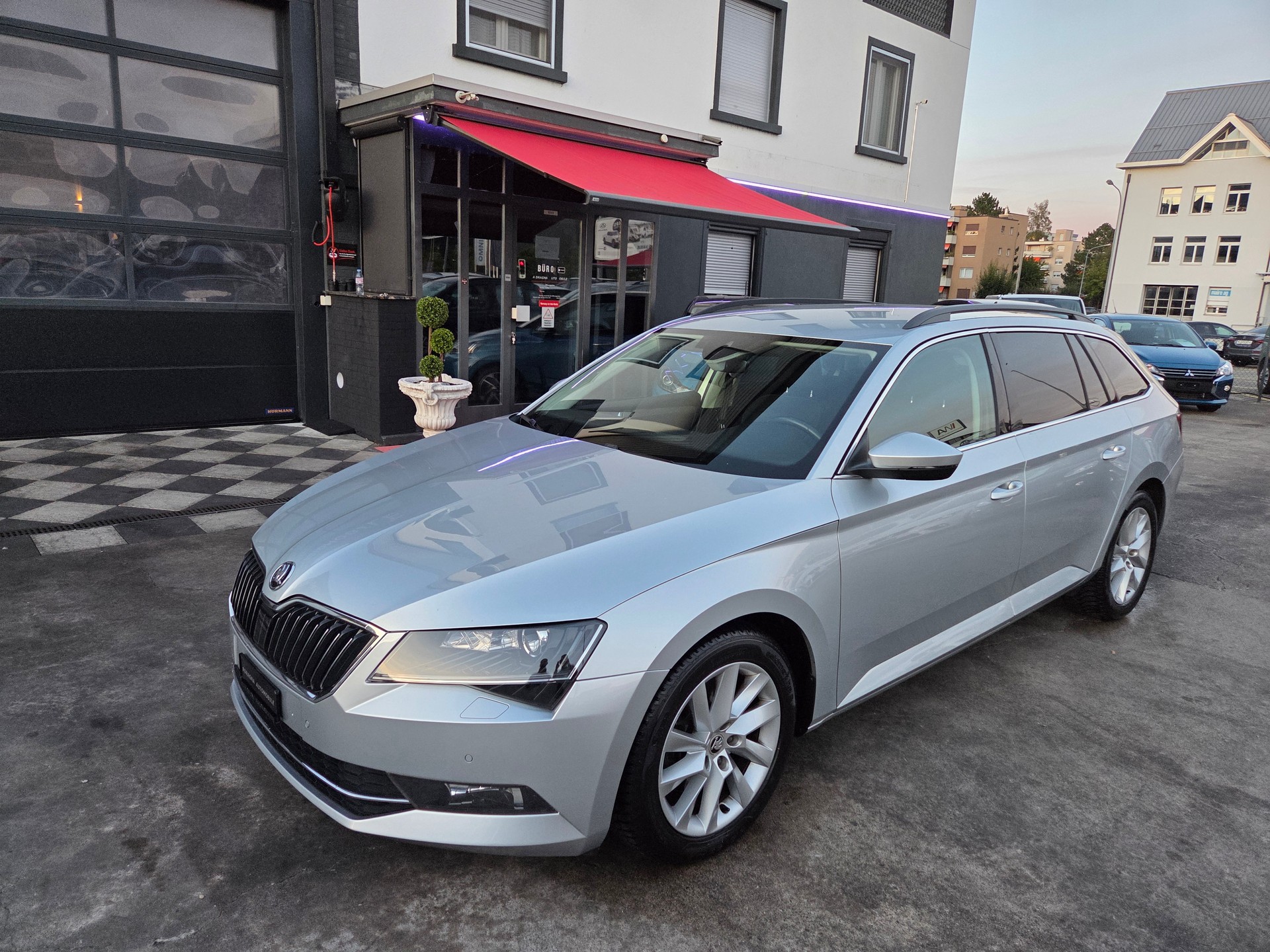 SKODA Superb Combi 2.0 TDi Ambition-showroom-element-2