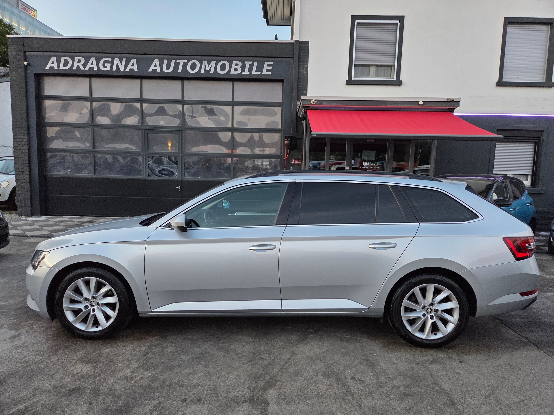 SKODA Superb Combi 2.0 TDi Ambition-showroom-element-3