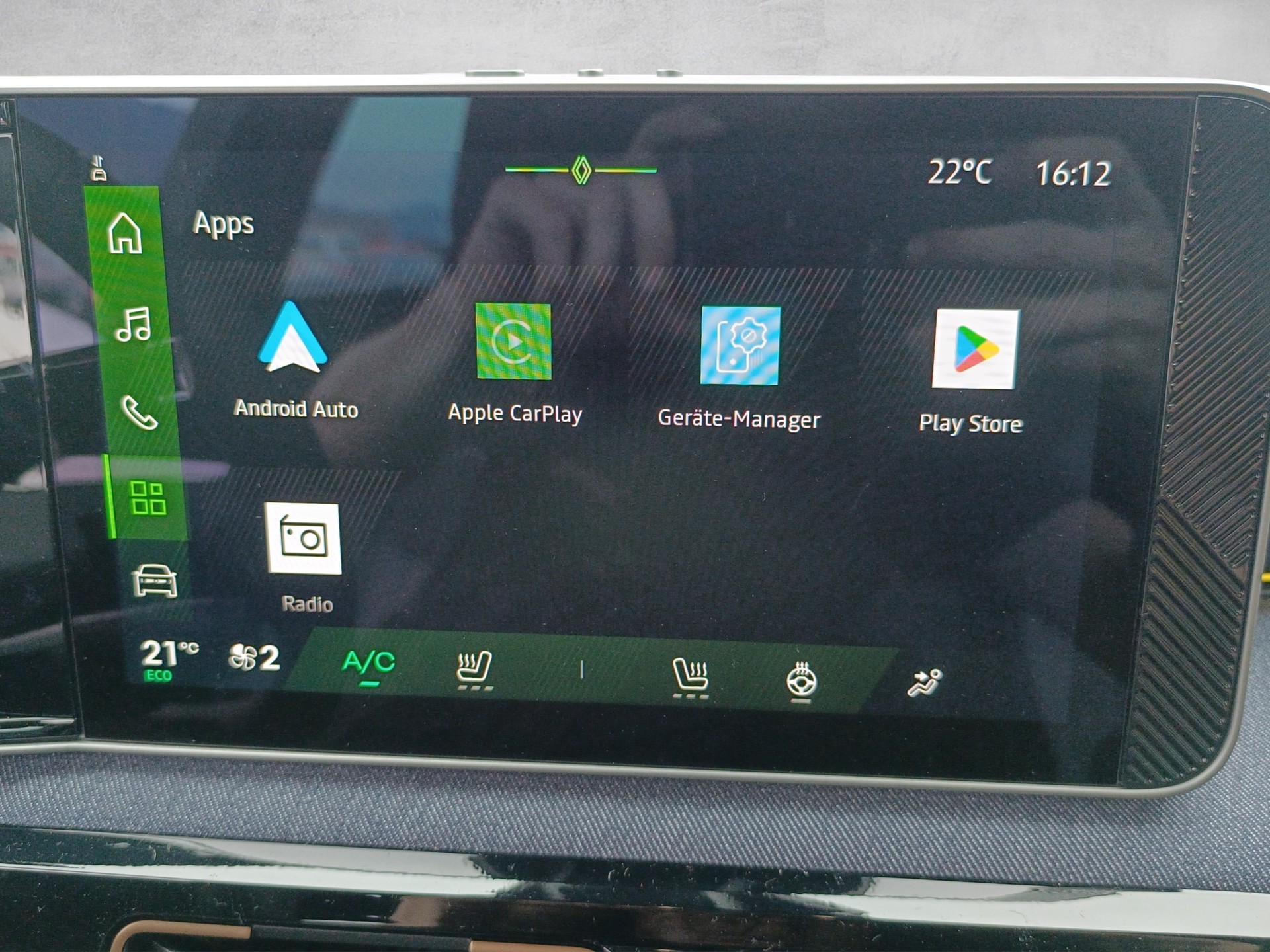 RENAULT R4 E-Tech Comfort Range 52 kWh Techno-image-13