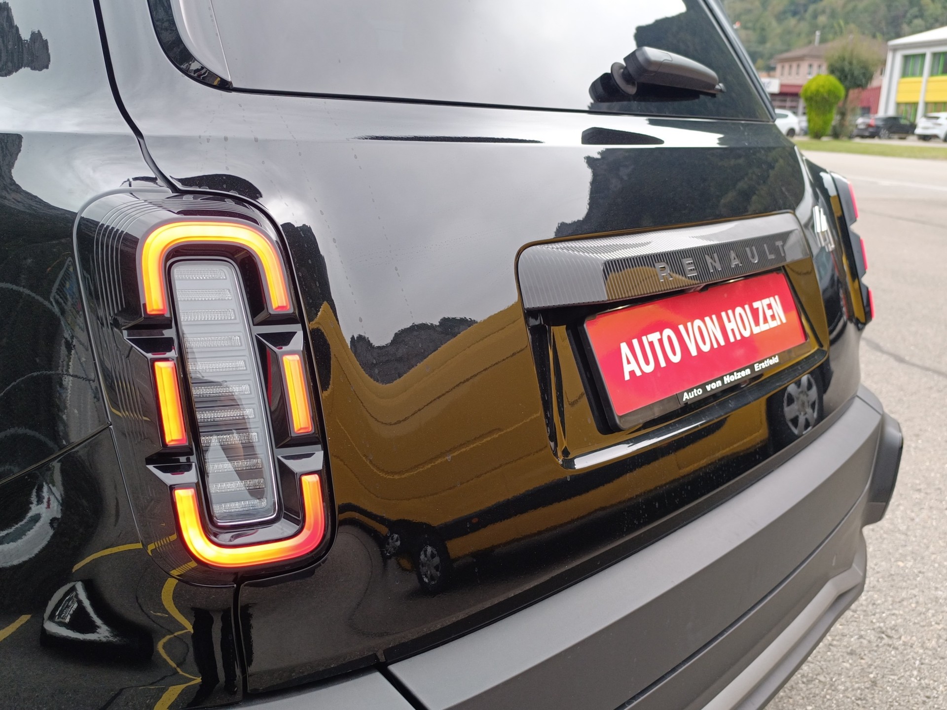RENAULT R4 E-Tech Comfort Range 52 kWh Techno-image-23