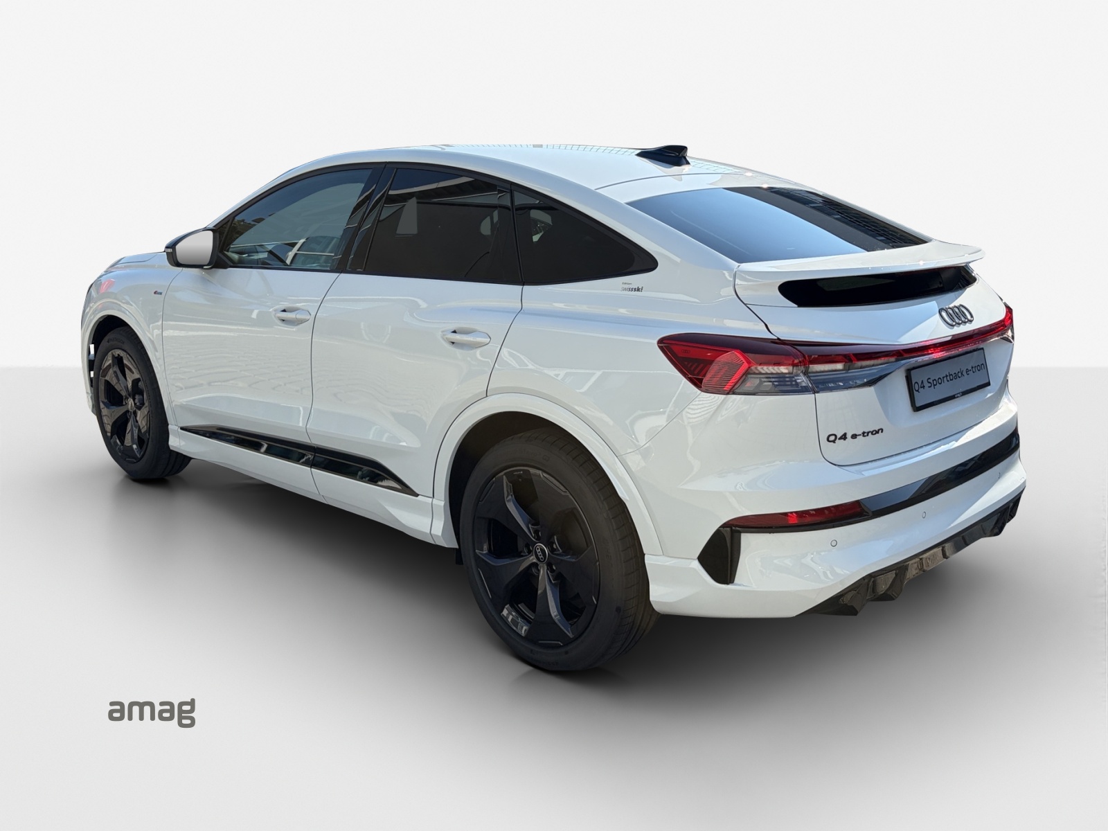 AUDI Q4 Sportback e-tron quattro performance Swiss Ski-showroom-element-2