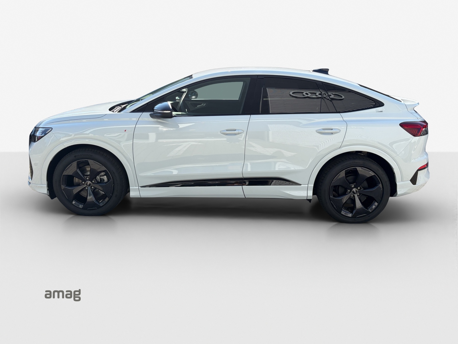 AUDI Q4 Sportback e-tron quattro performance Swiss Ski-showroom-element-1
