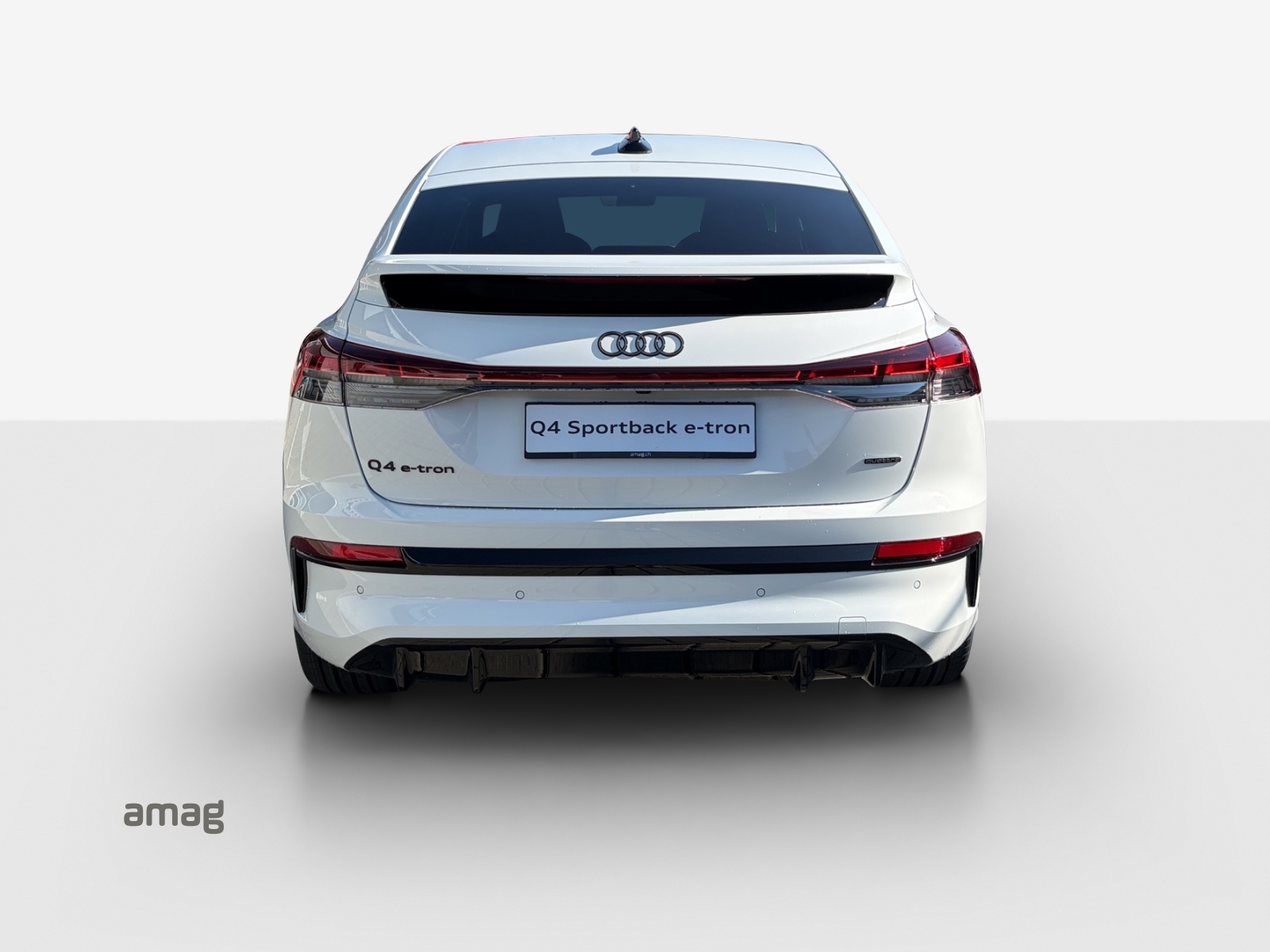 AUDI Q4 Sportback e-tron quattro performance Swiss Ski-showroom-element-3
