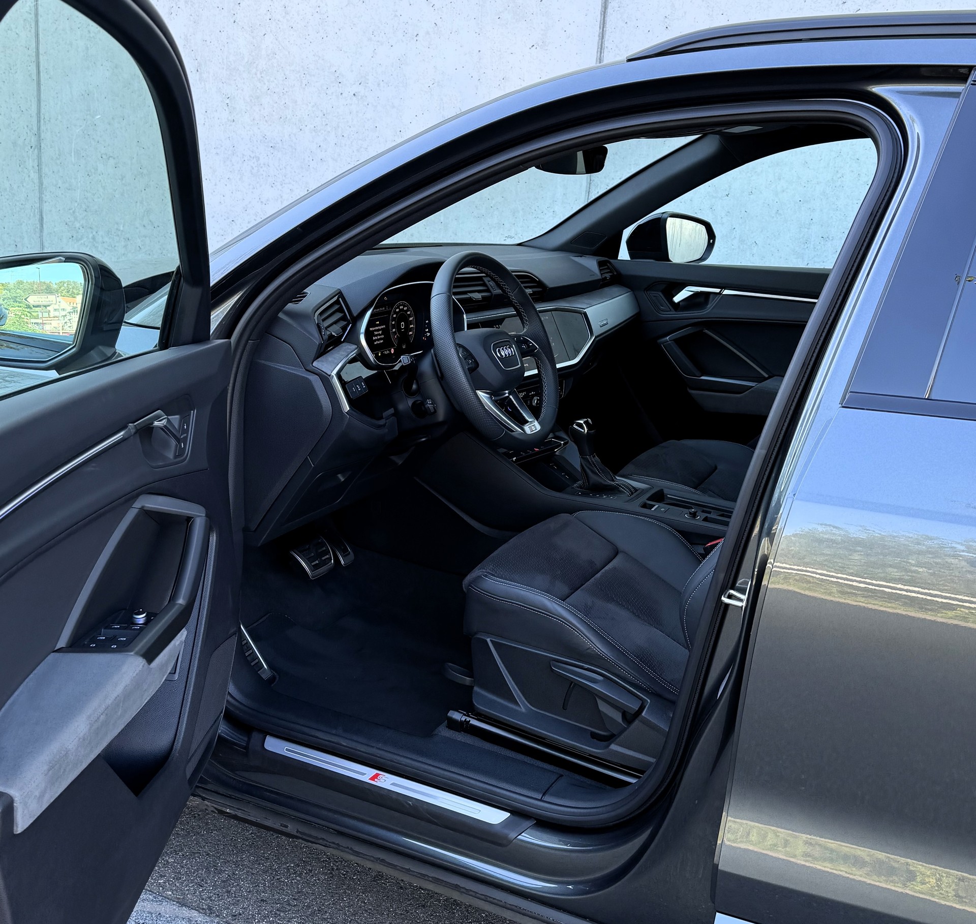AUDI Q3 40 TDI S line quattro S-tronic CH FZ |Herstellergarantie|AudiSwissServicePackage+| neuwertig-image-5