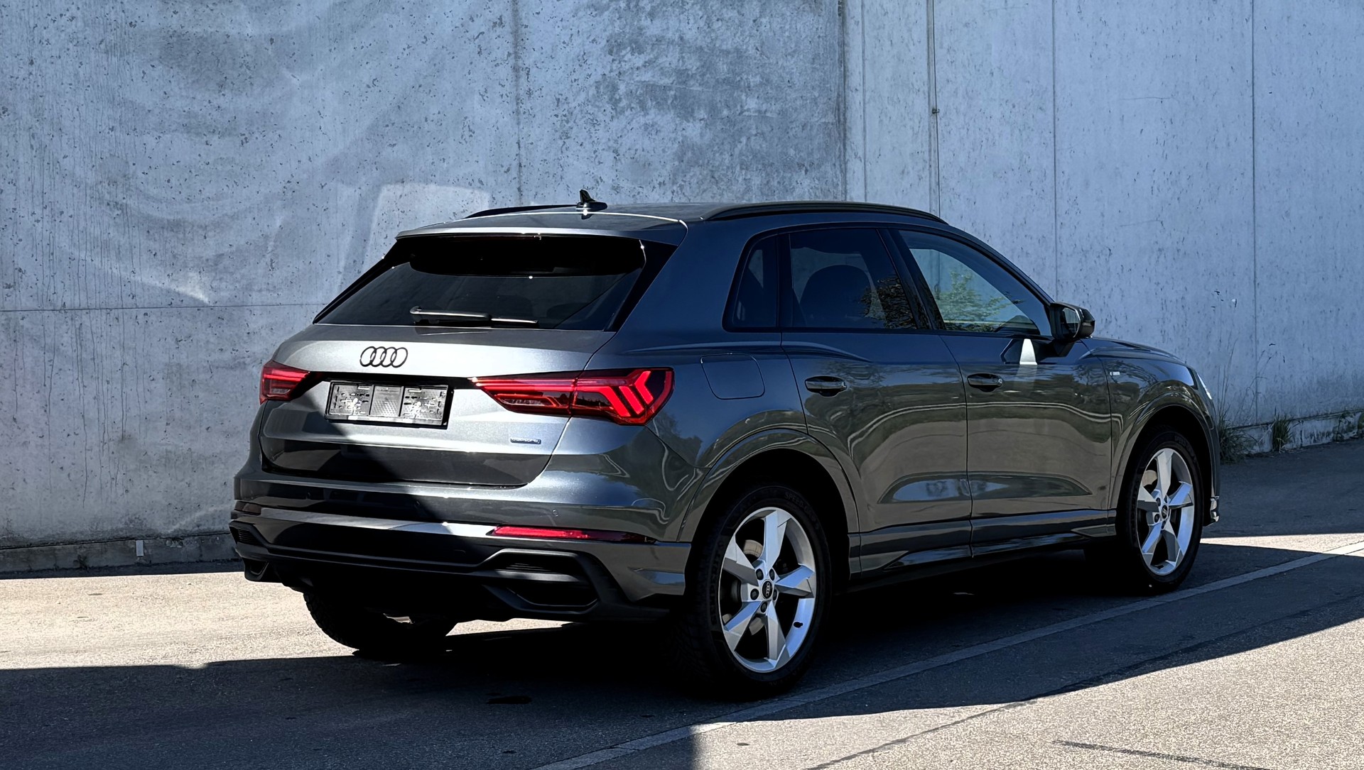 AUDI Q3 40 TDI S line quattro S-tronic CH FZ |Herstellergarantie|AudiSwissServicePackage+| neuwertig-image-12