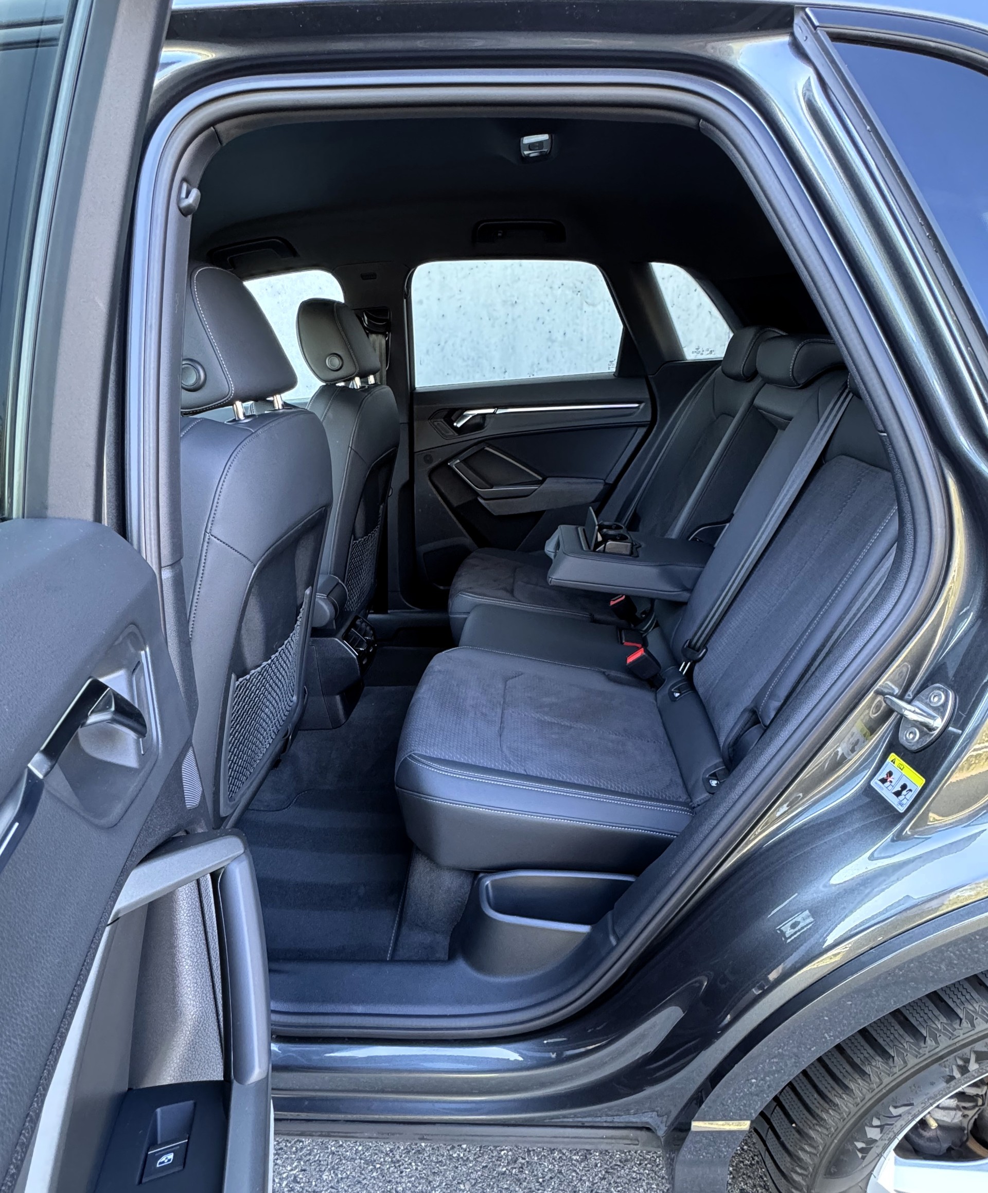 AUDI Q3 40 TDI S line quattro S-tronic CH FZ |Herstellergarantie|AudiSwissServicePackage+| neuwertig-image-9