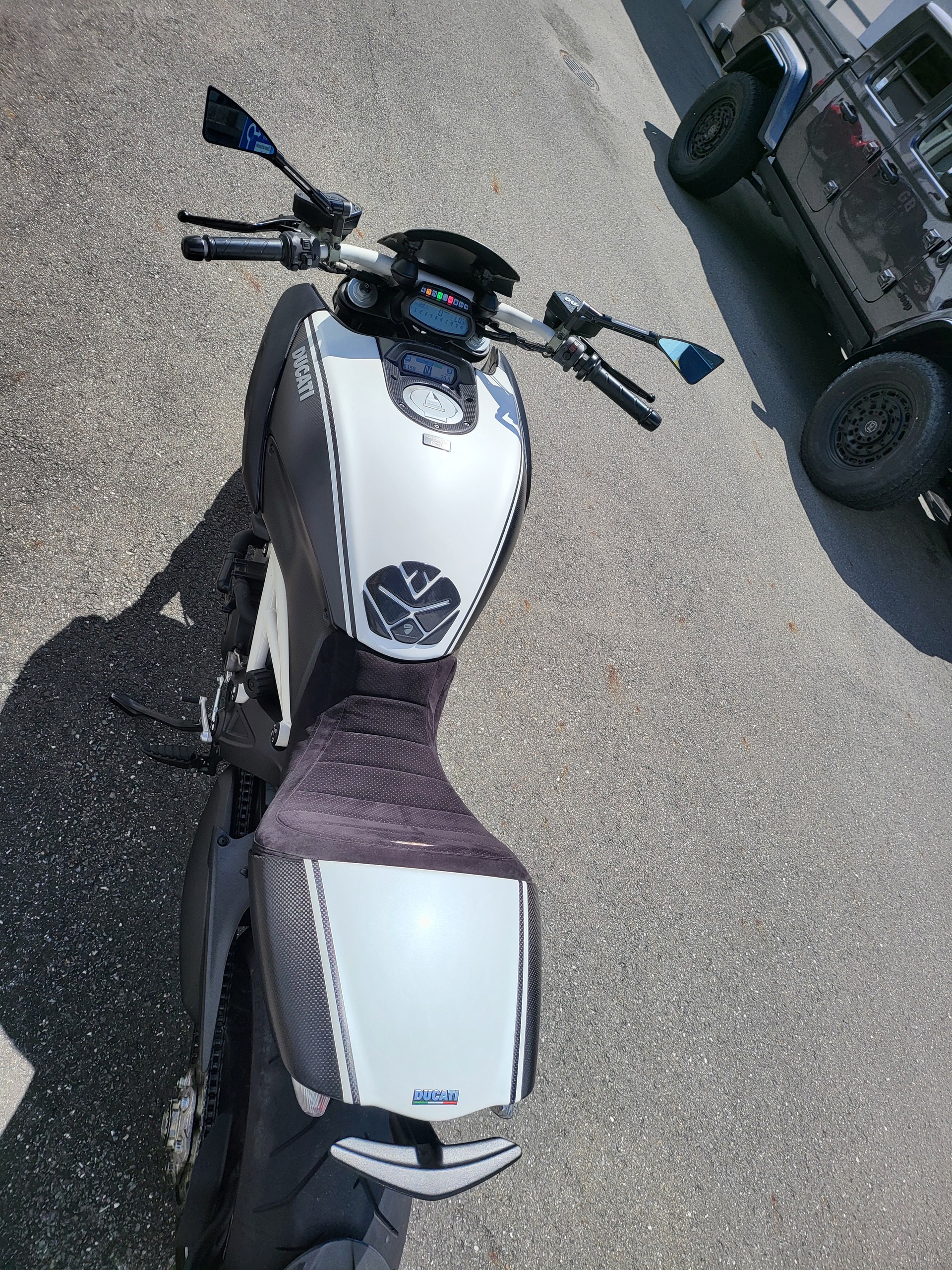 DUCATI Diavel 1200 AMG-image-5