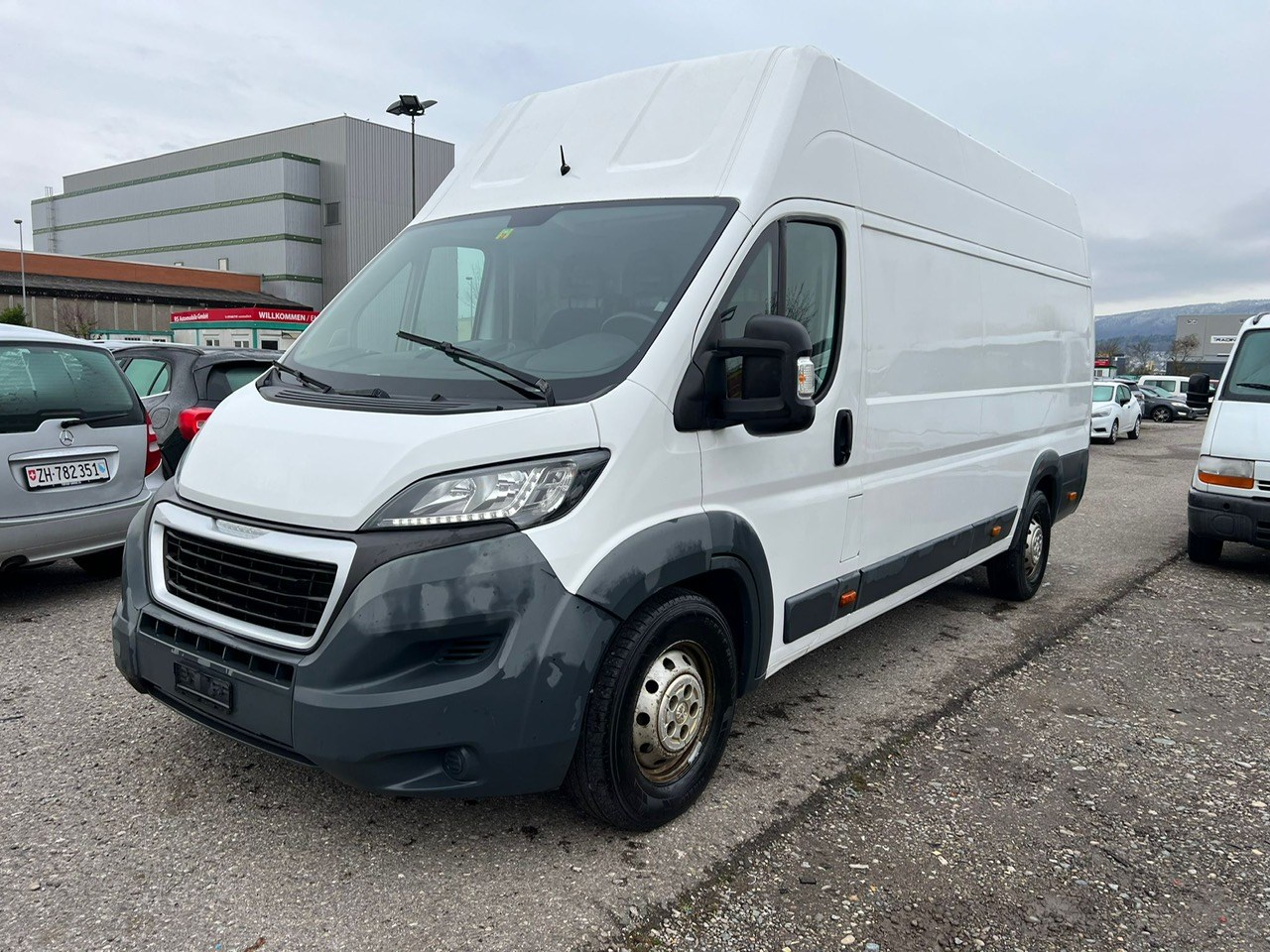 PEUGEOT Boxer 2.0 HDI 435 Active L4H3-image-1