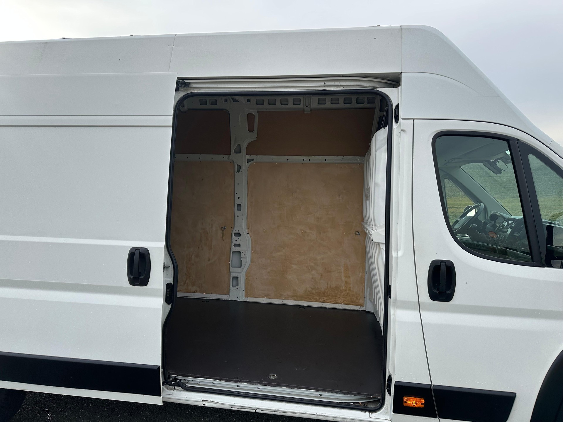 CITROEN Jumper 35+ 2.0 BlueHDi 160 Attraction L3H3-image-9