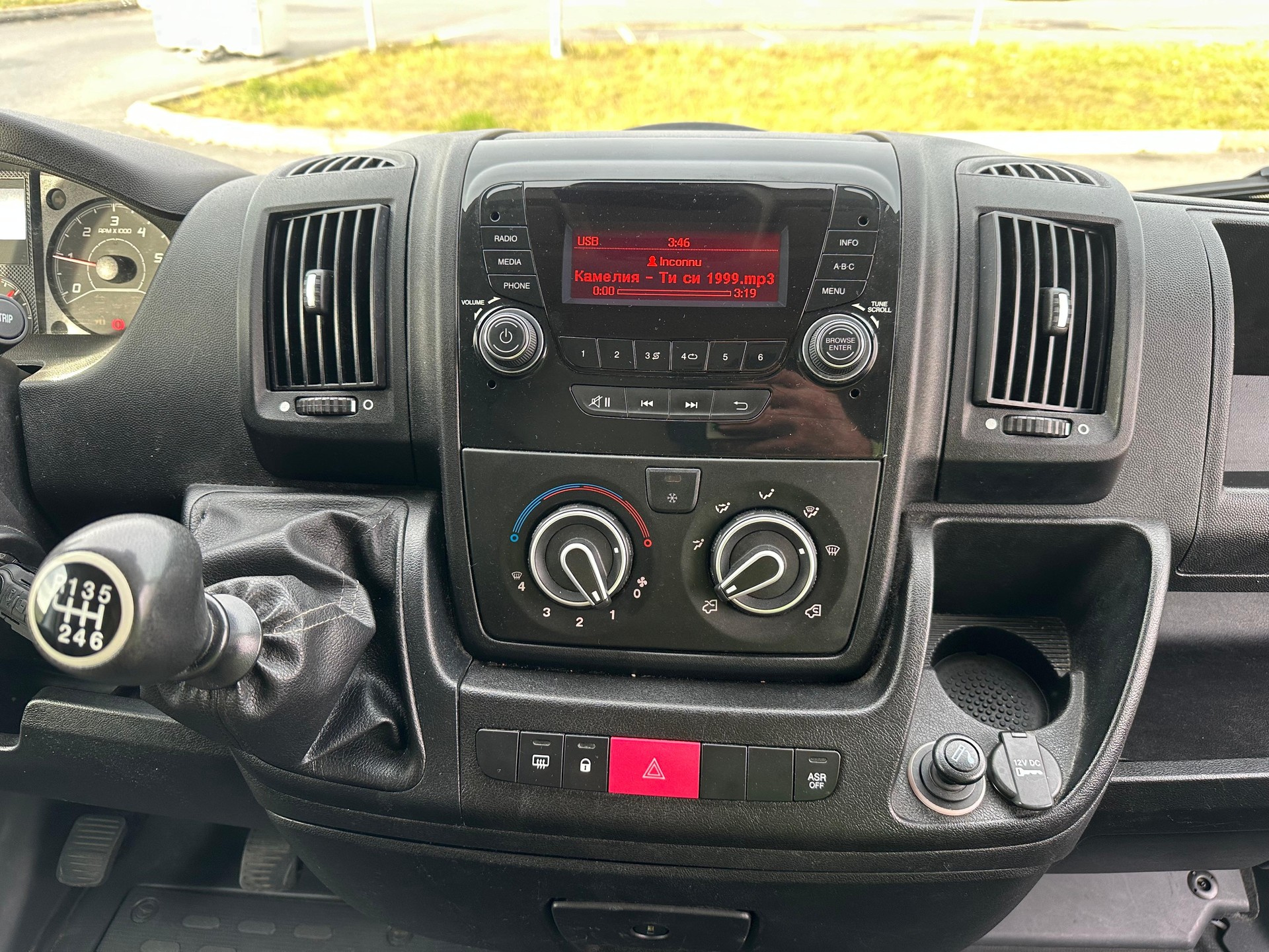 CITROEN Jumper 35+ 2.0 BlueHDi 160 Attraction L3H3-image-27