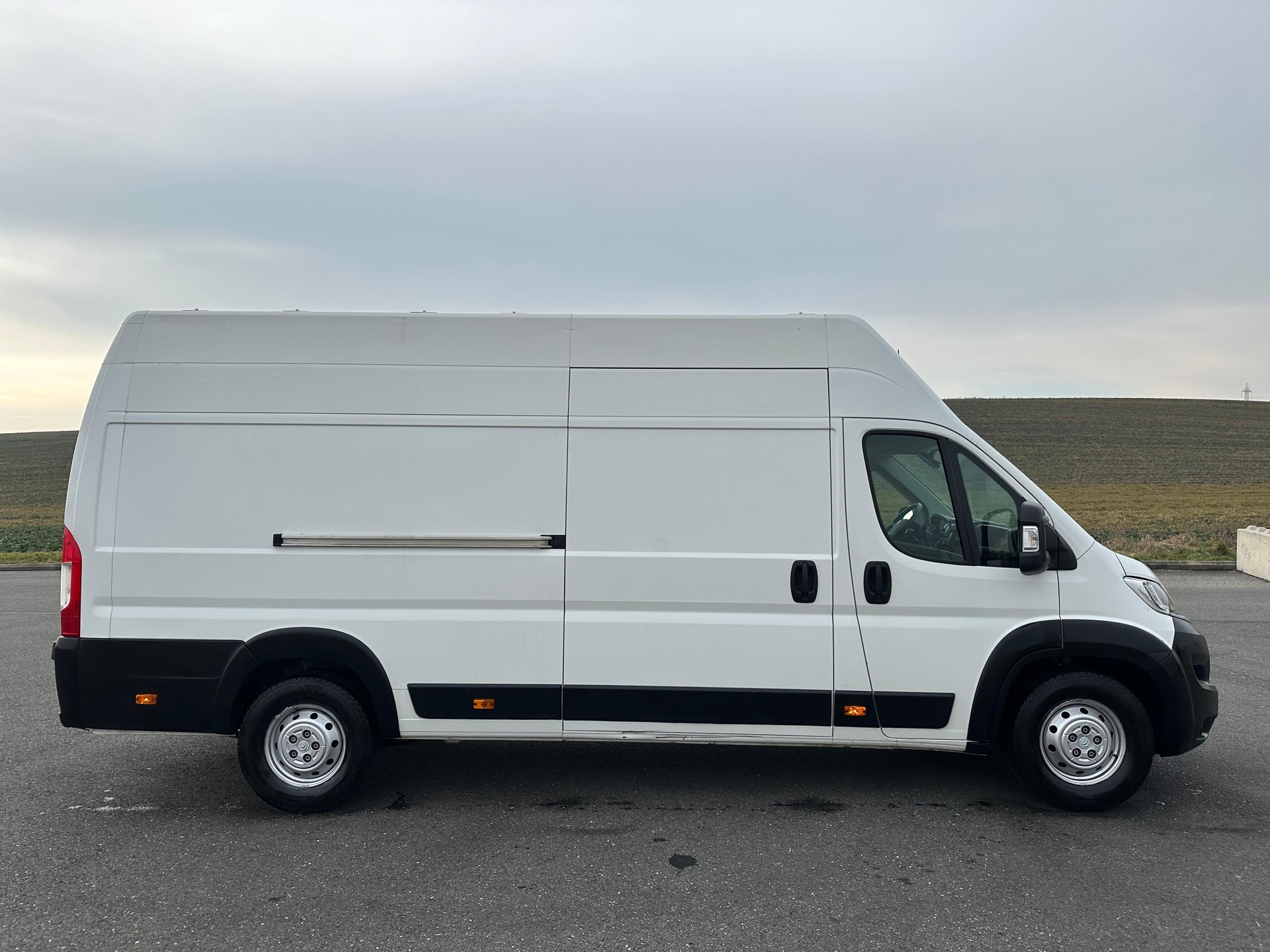 CITROEN Jumper 35+ 2.0 BlueHDi 160 Attraction L3H3-image-8