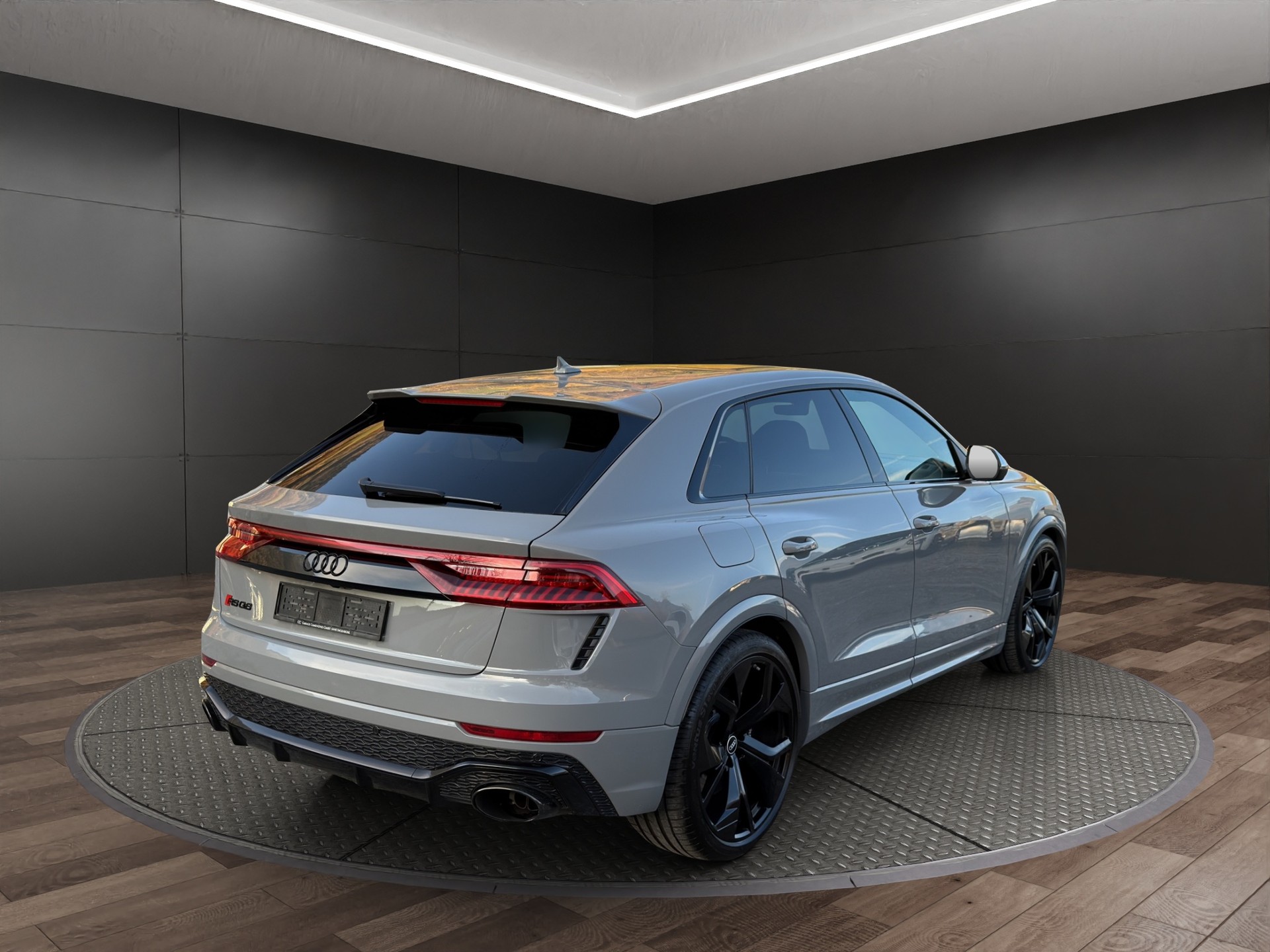 AUDI RSQ8 quattro tiptronic-showroom-element-1