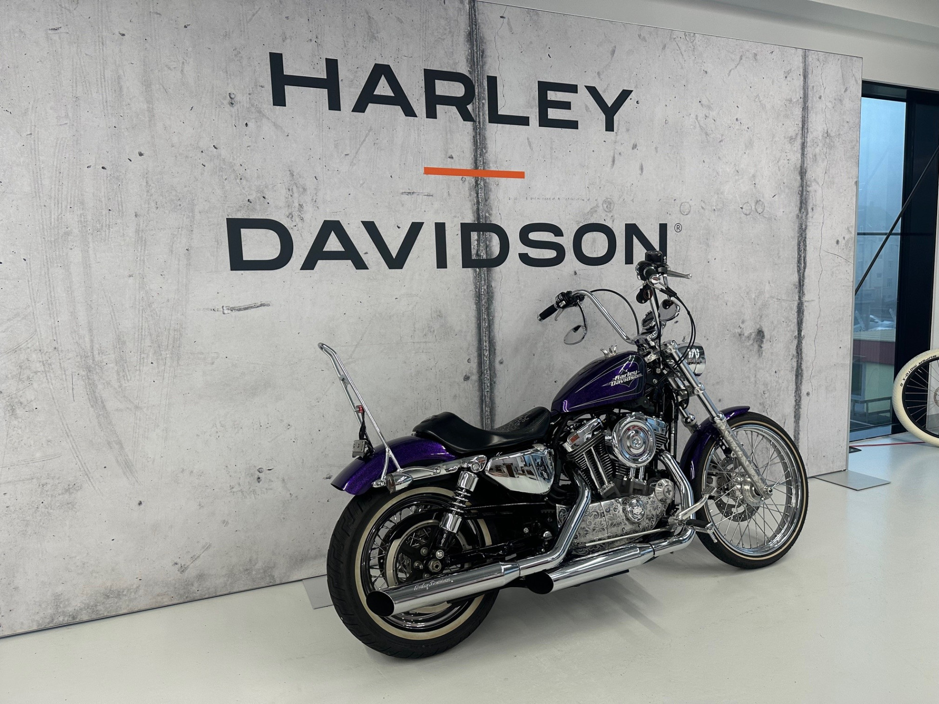 HARLEY-DAVIDSON XL 1200 V Sportster Seventy Two-image-2