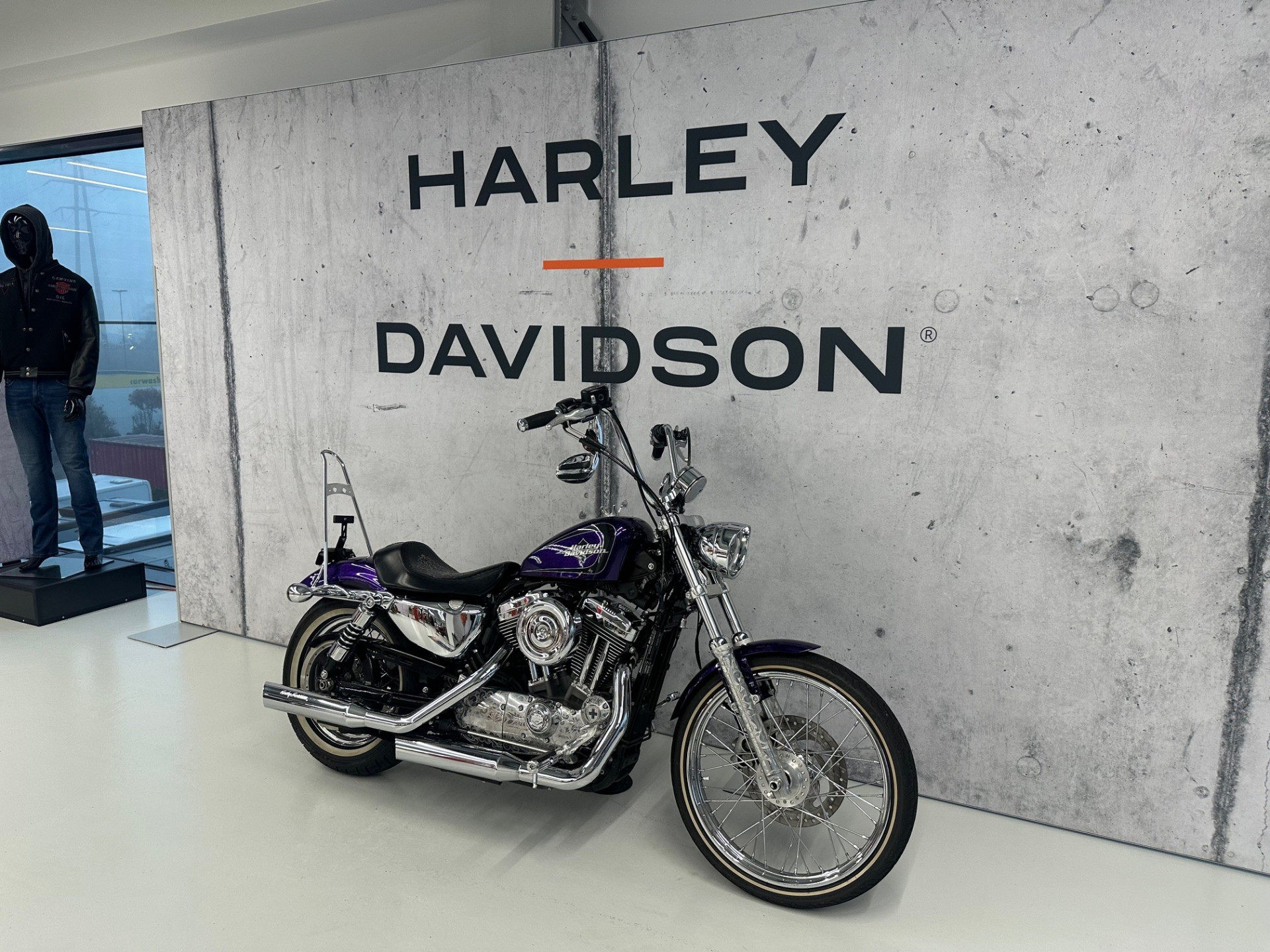 HARLEY-DAVIDSON XL 1200 V Sportster Seventy Two-image-1
