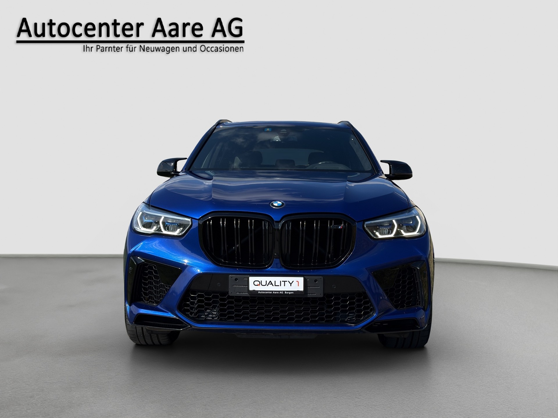 BMW X5M Competition Steptronic Competition MARINA BAY BLAU METALLIC-showroom-element-1