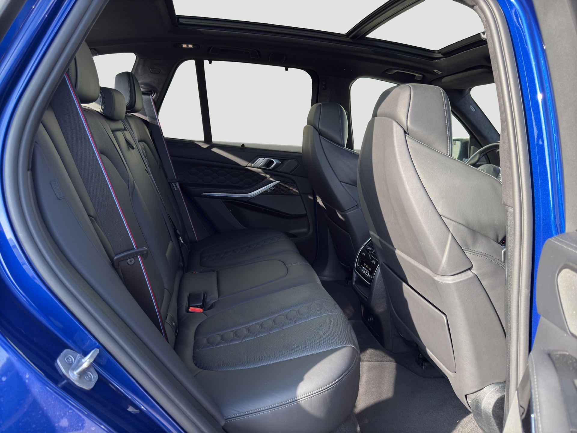 BMW X5M Competition Steptronic Competition MARINA BAY BLAU METALLIC-image-18