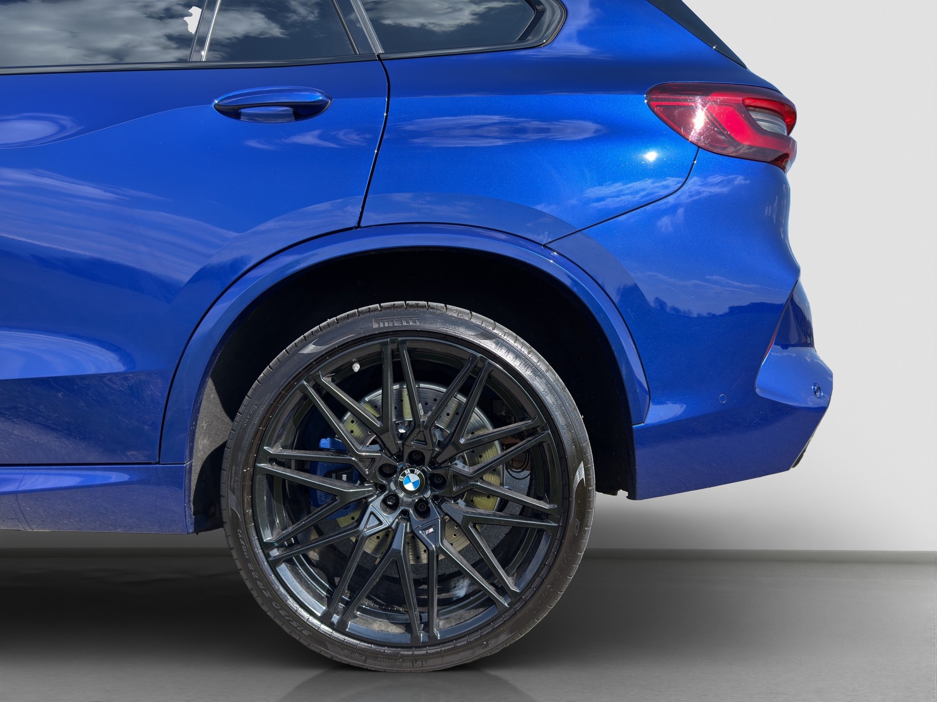 BMW X5M Competition Steptronic Competition MARINA BAY BLAU METALLIC-image-4