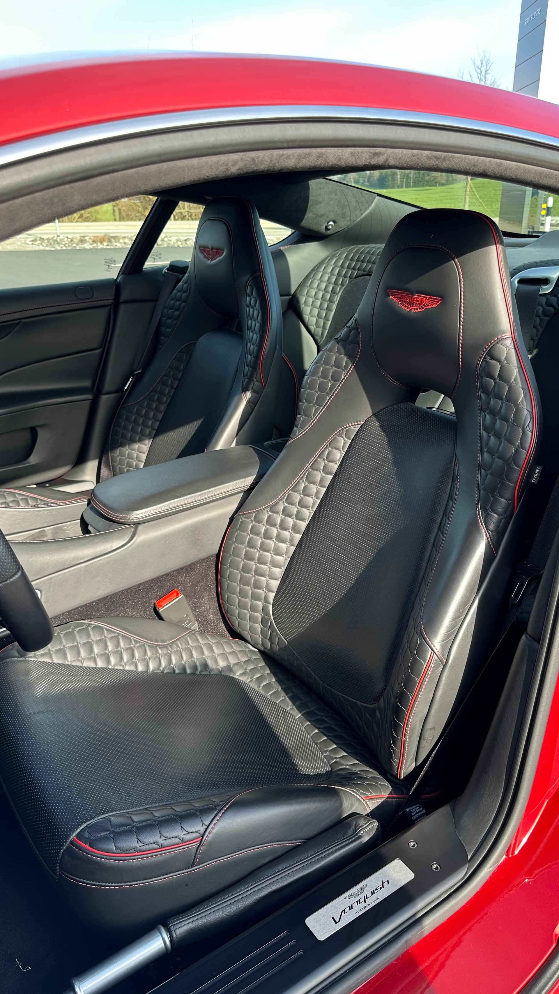 ASTON MARTIN Vanquish V12 5.9-48 Touchtronic 2-image-16