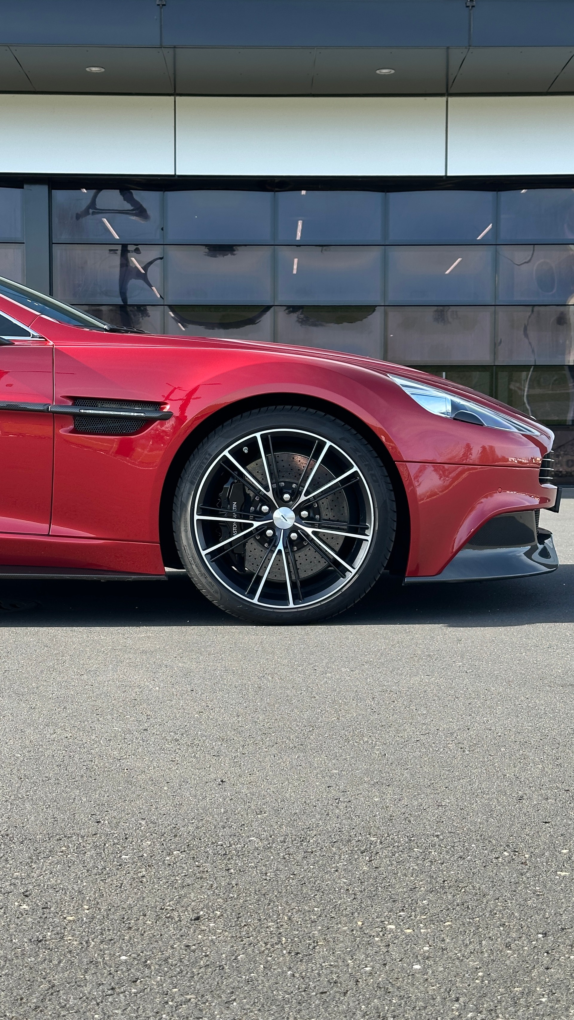 ASTON MARTIN Vanquish V12 5.9-48 Touchtronic 2-image-8