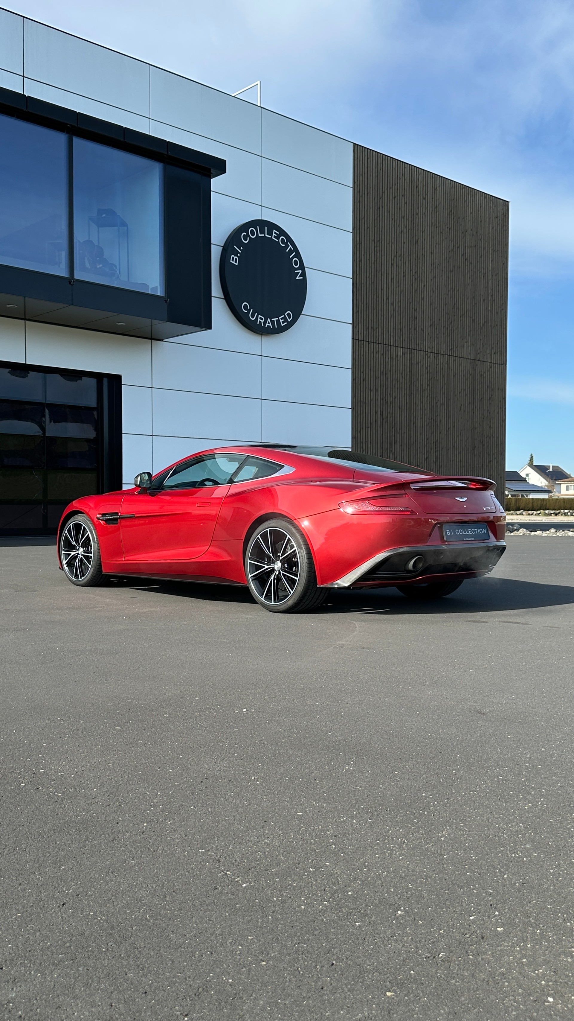 ASTON MARTIN Vanquish V12 5.9-48 Touchtronic 2-image-13