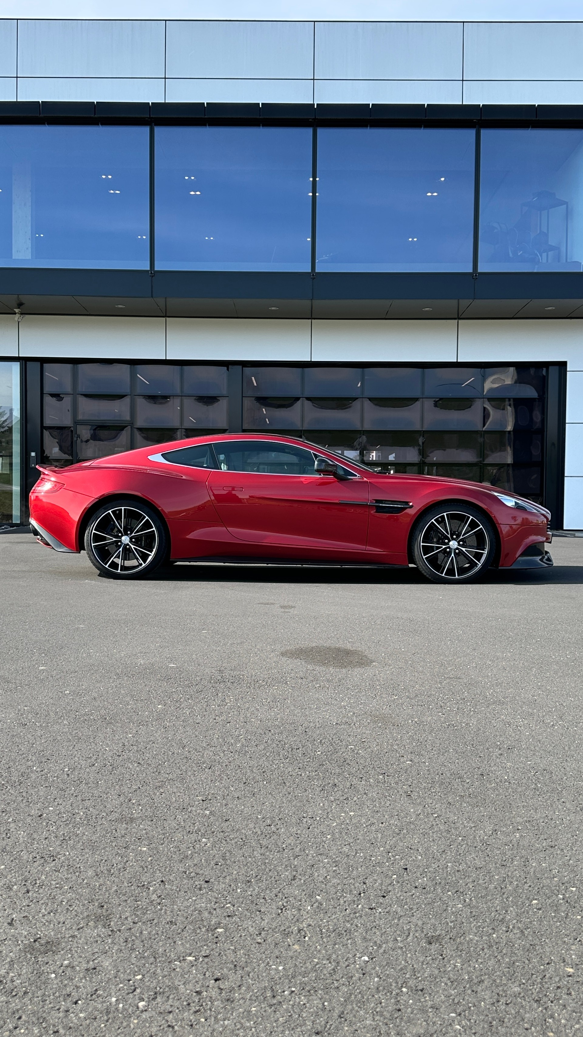 ASTON MARTIN Vanquish V12 5.9-48 Touchtronic 2-image-4