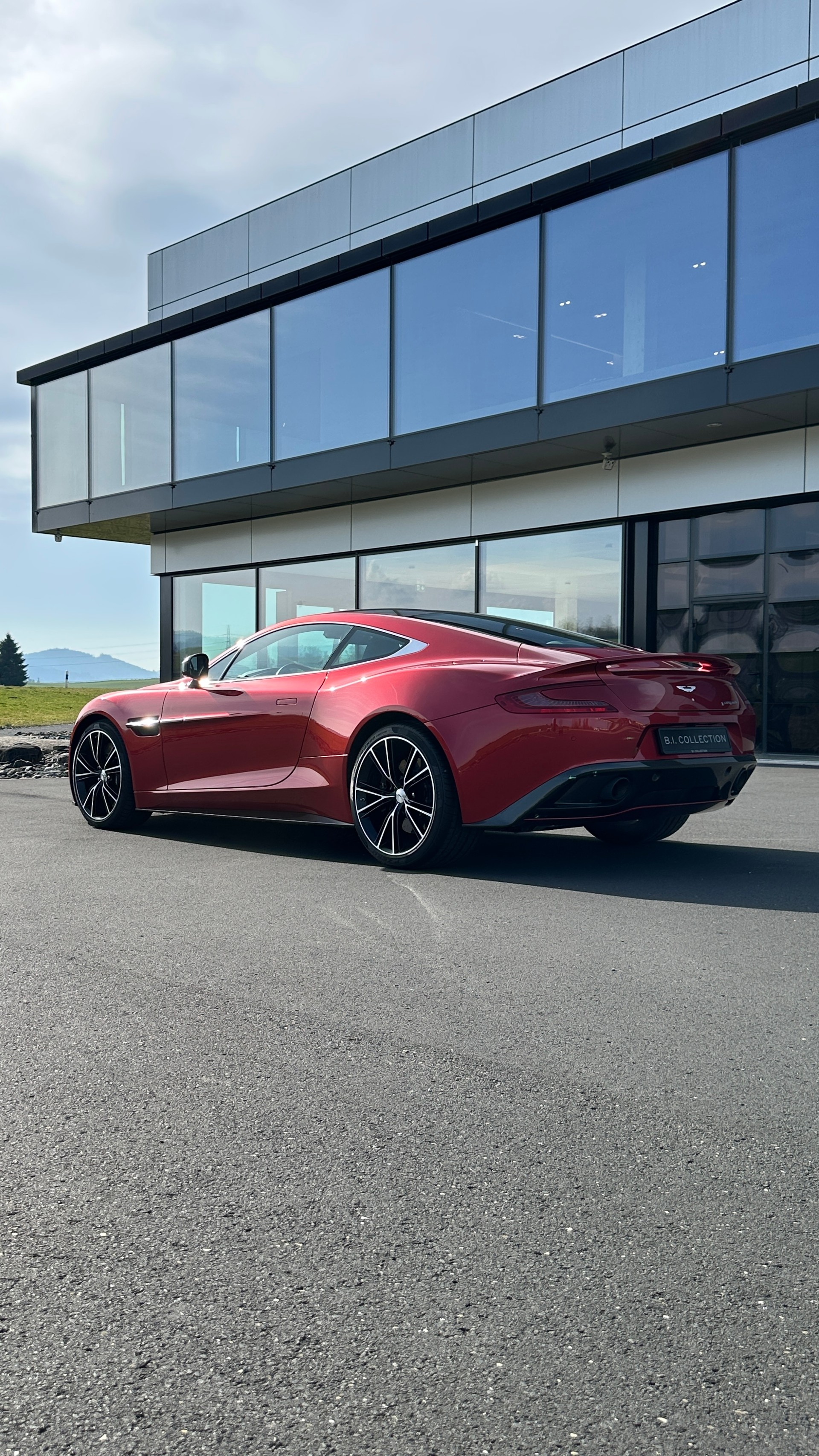 ASTON MARTIN Vanquish V12 5.9-48 Touchtronic 2-image-11