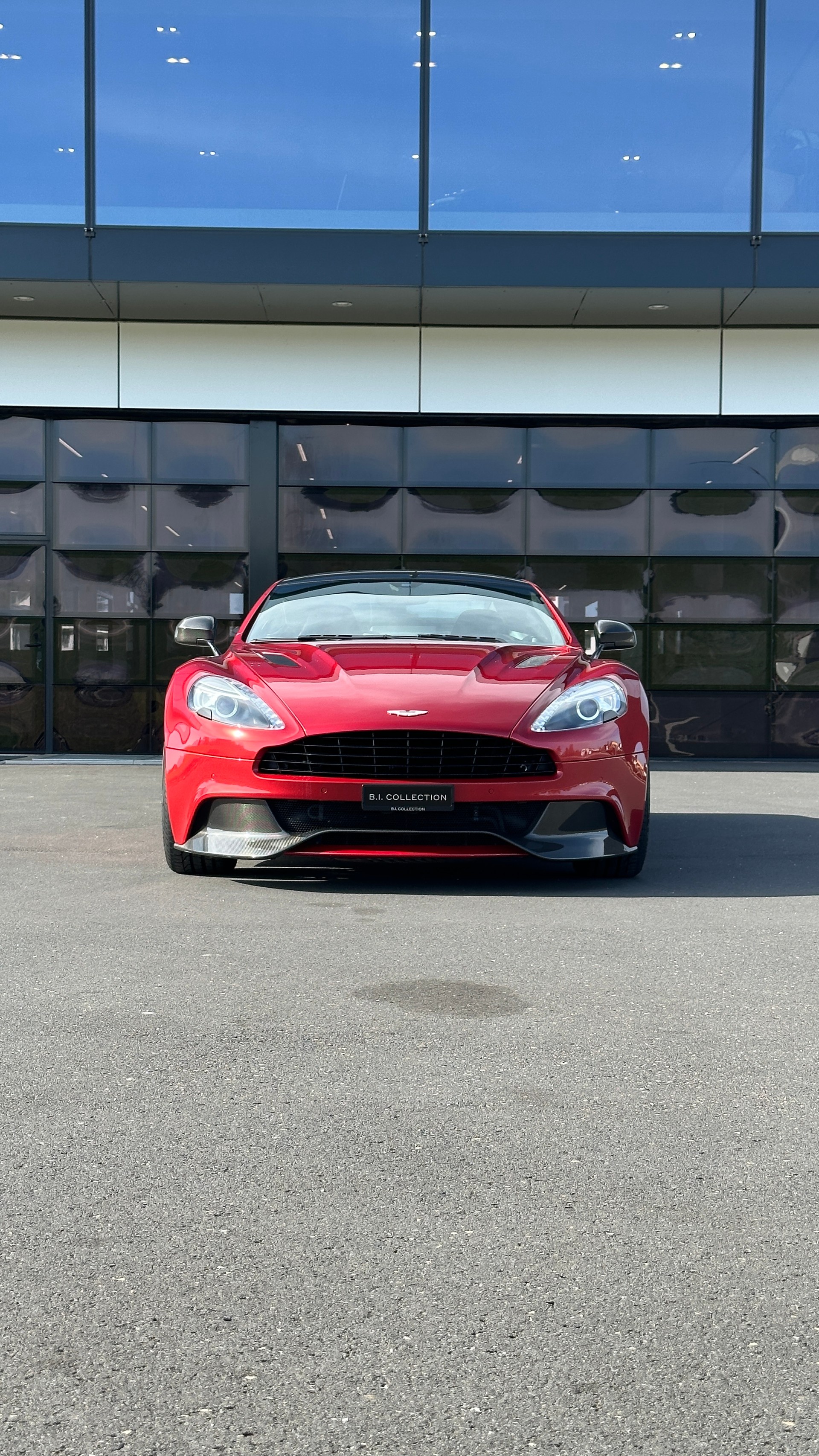 ASTON MARTIN Vanquish V12 5.9-48 Touchtronic 2-showroom-element-1