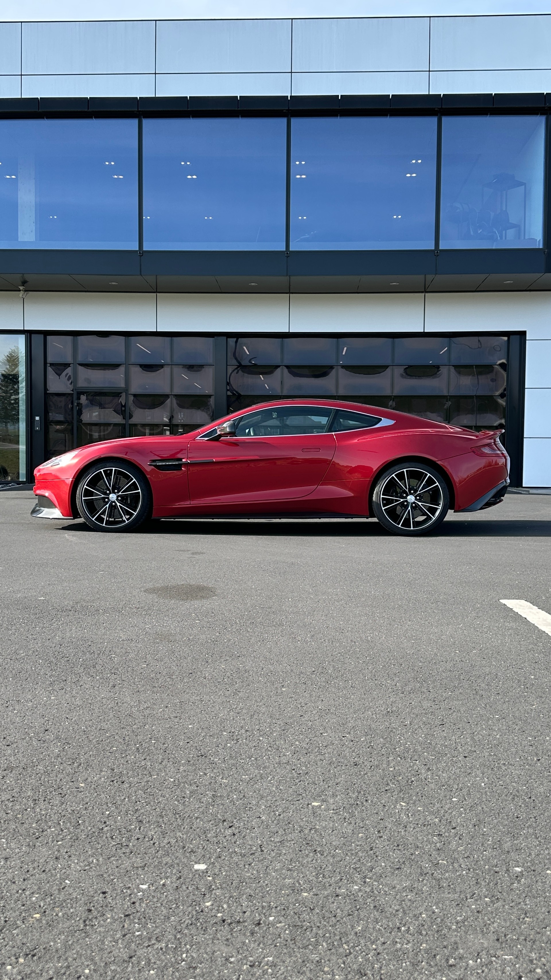 ASTON MARTIN Vanquish V12 5.9-48 Touchtronic 2-image-12