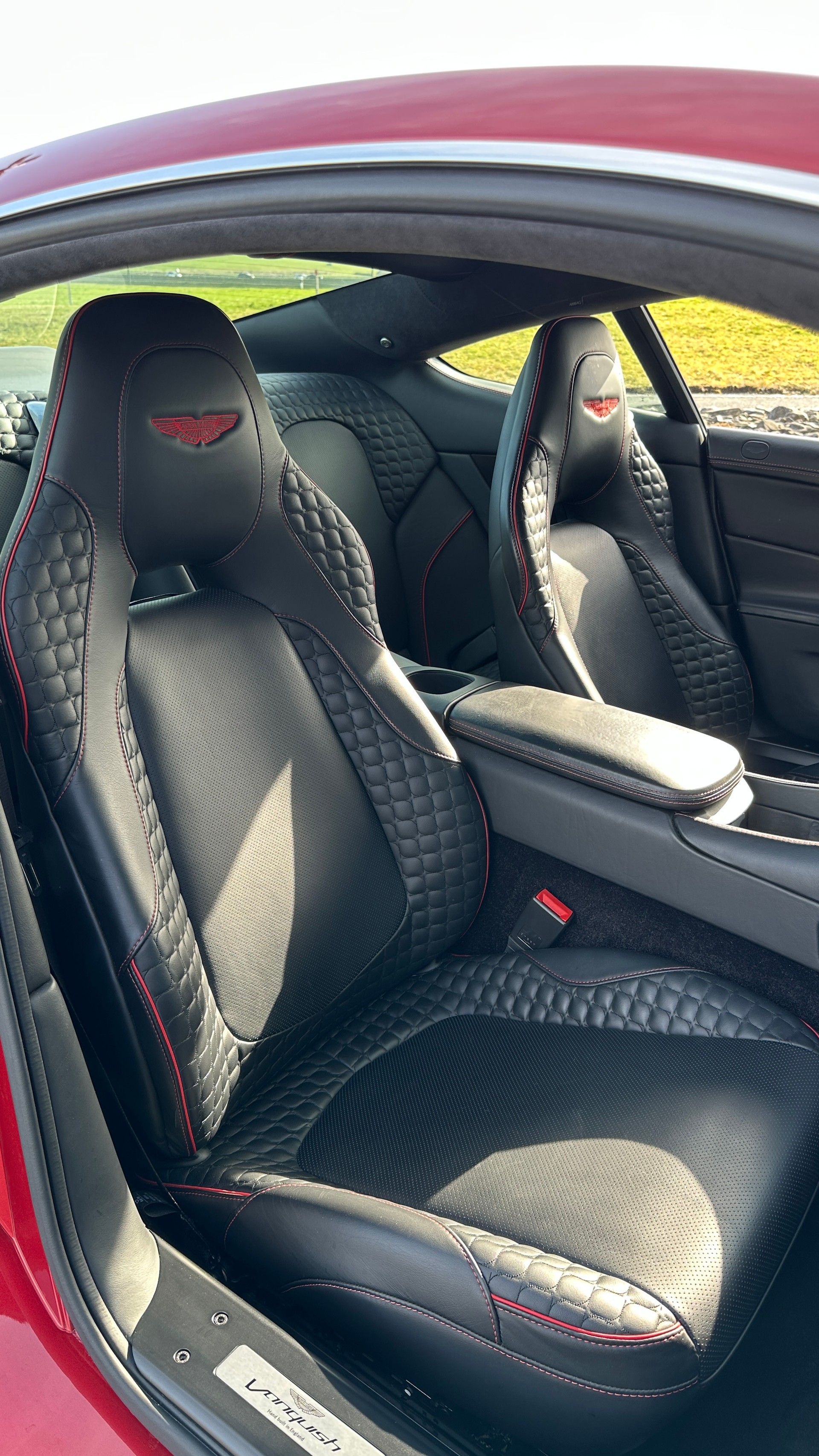 ASTON MARTIN Vanquish V12 5.9-48 Touchtronic 2-image-19