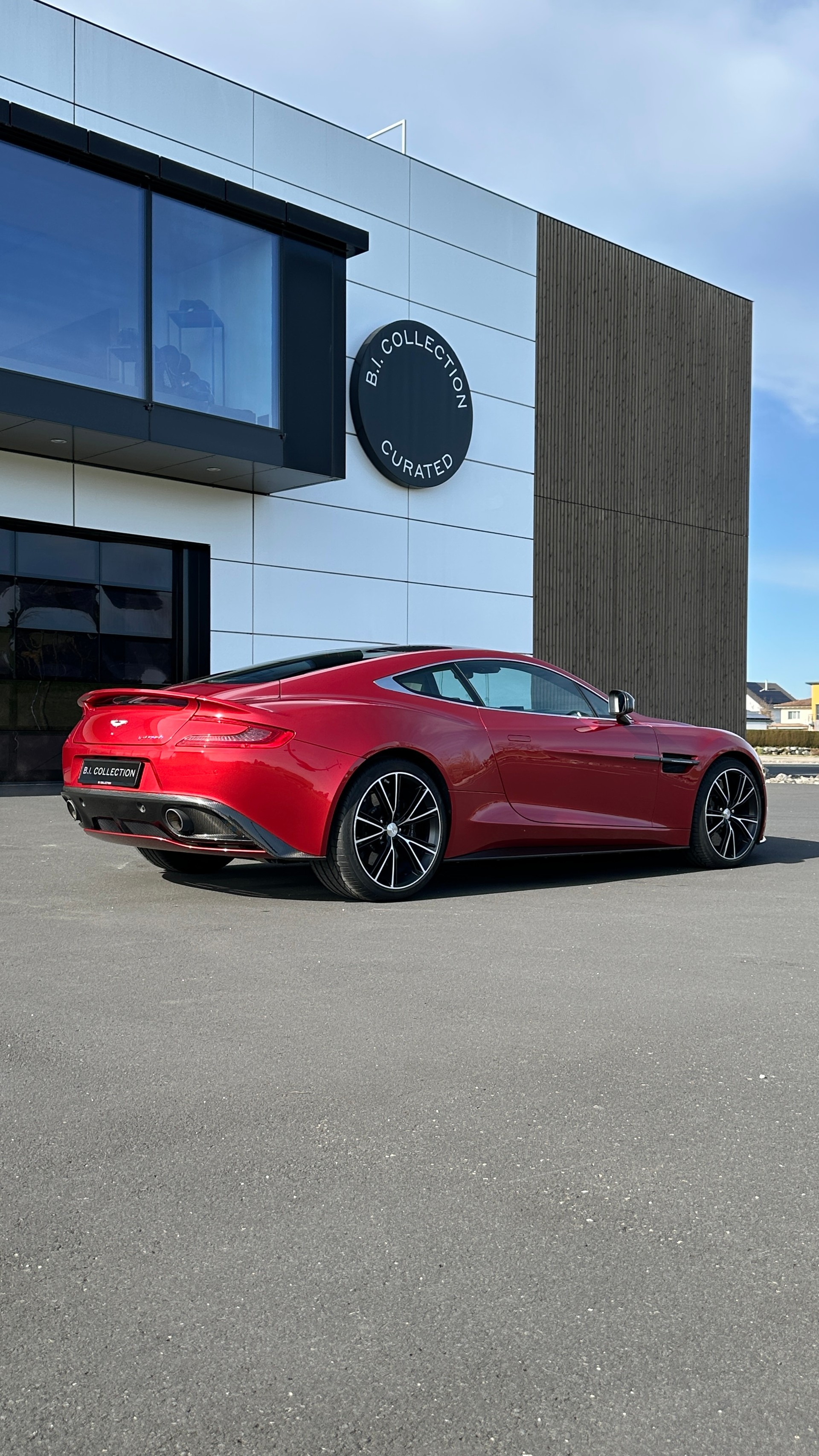 ASTON MARTIN Vanquish V12 5.9-48 Touchtronic 2-showroom-element-3
