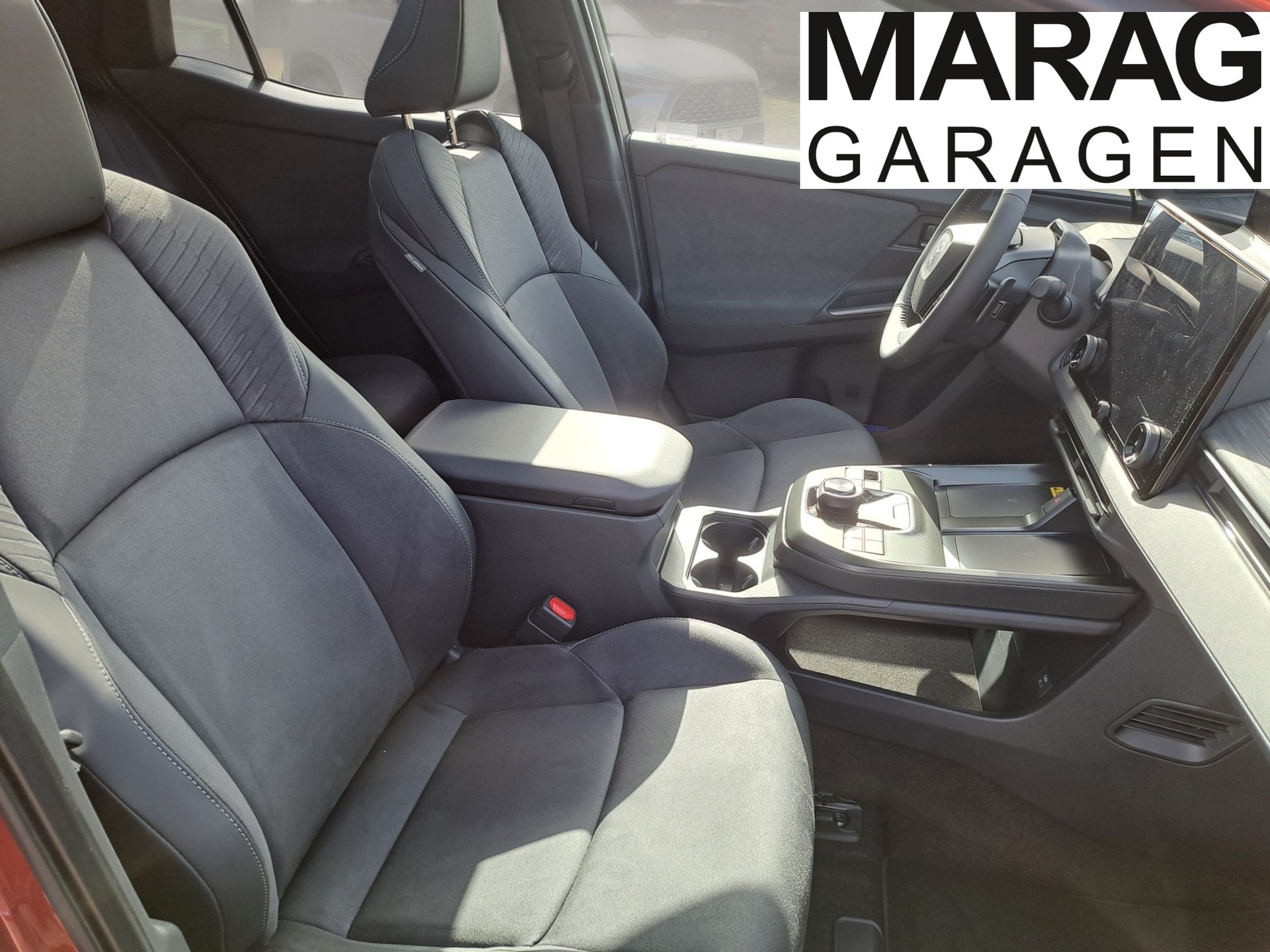 TOYOTA C-HR+ 77 kWh Premium AWD-image-6
