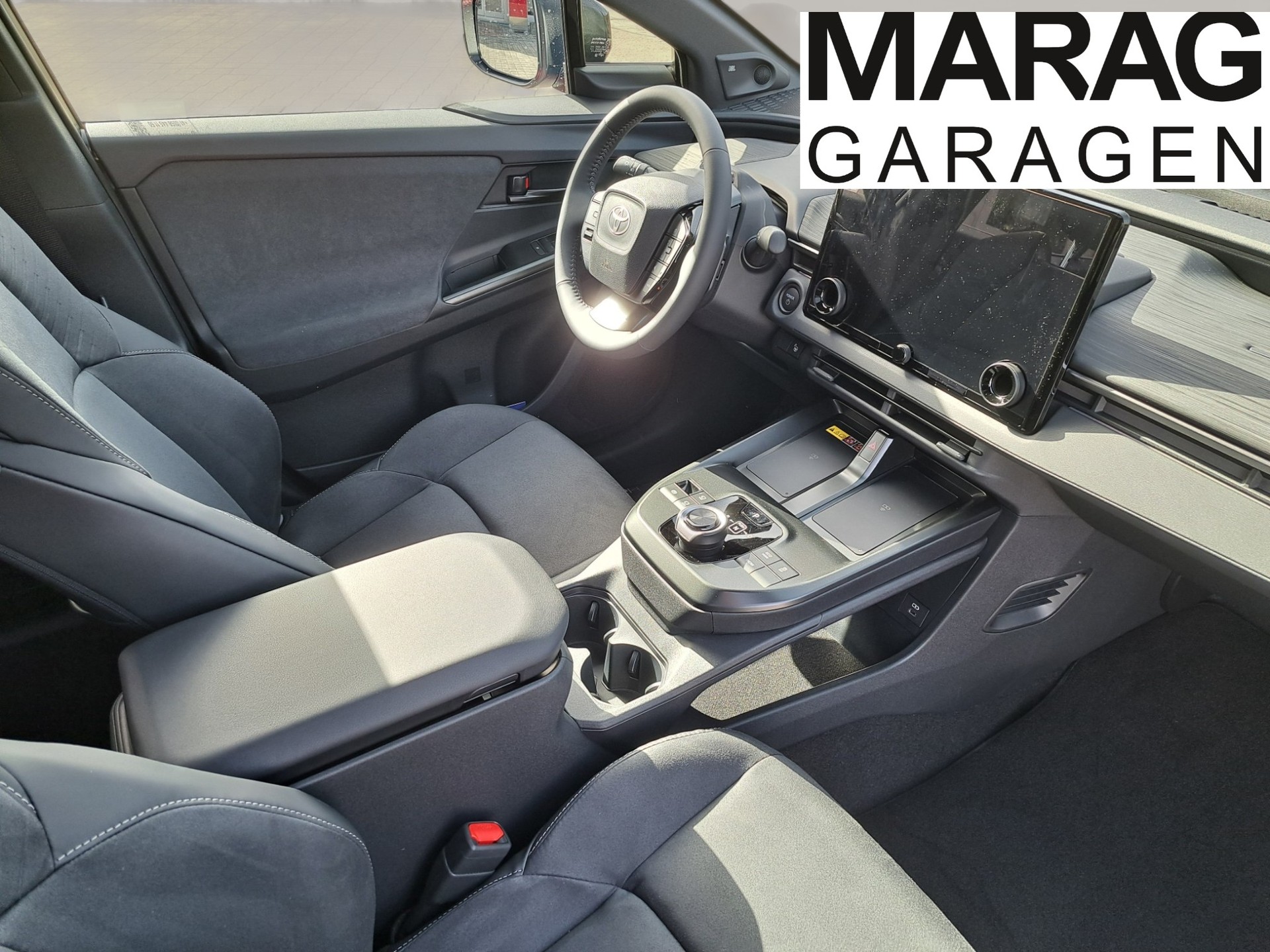 TOYOTA C-HR+ 77 kWh Premium AWD-image-5