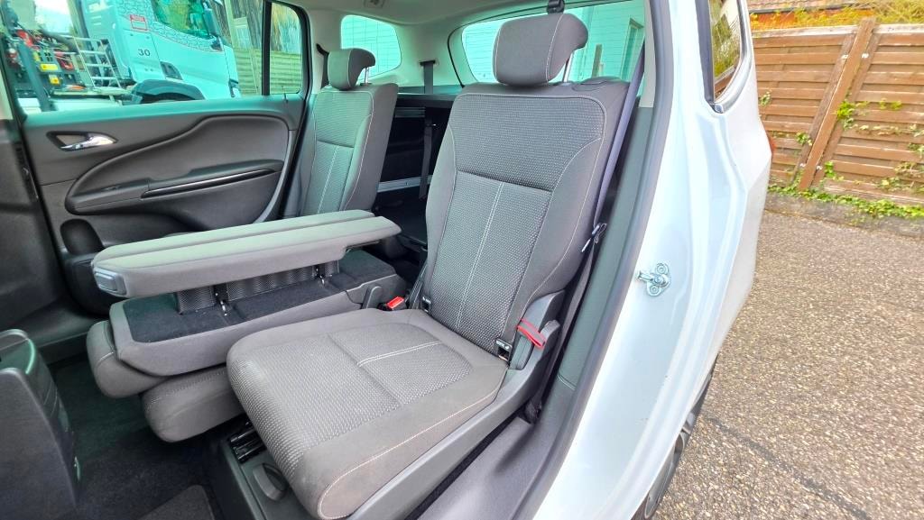 OPEL Zafira Tourer 2.0 CDTi Drive Automatic-image-9