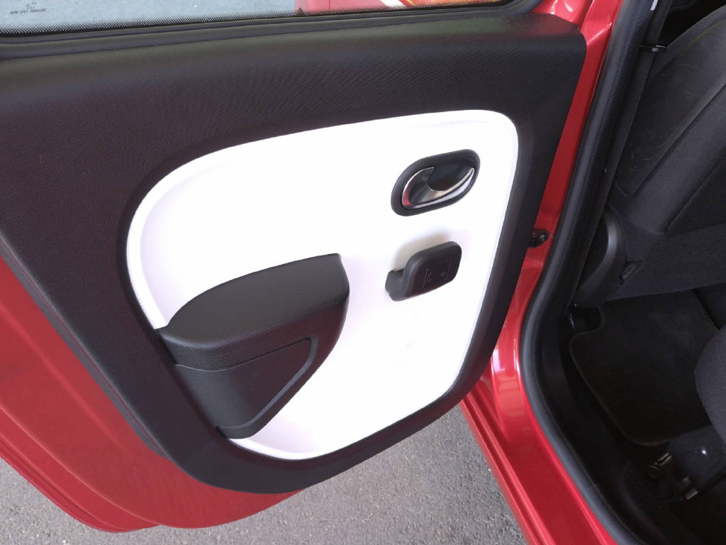 RENAULT Twingo 0.9 TCe 95 Zen-image-17