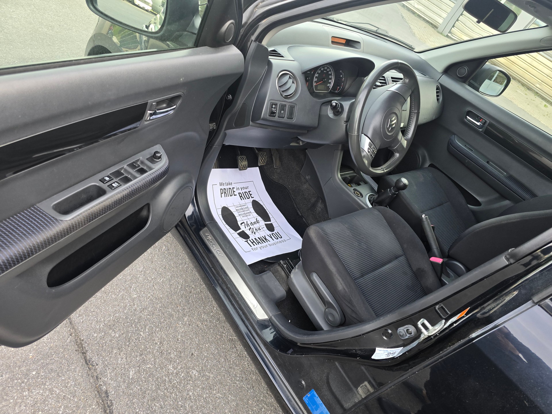 SUZUKI Swift 1.3i 16V GL Top Piz Sulai LE 4x4-image-14
