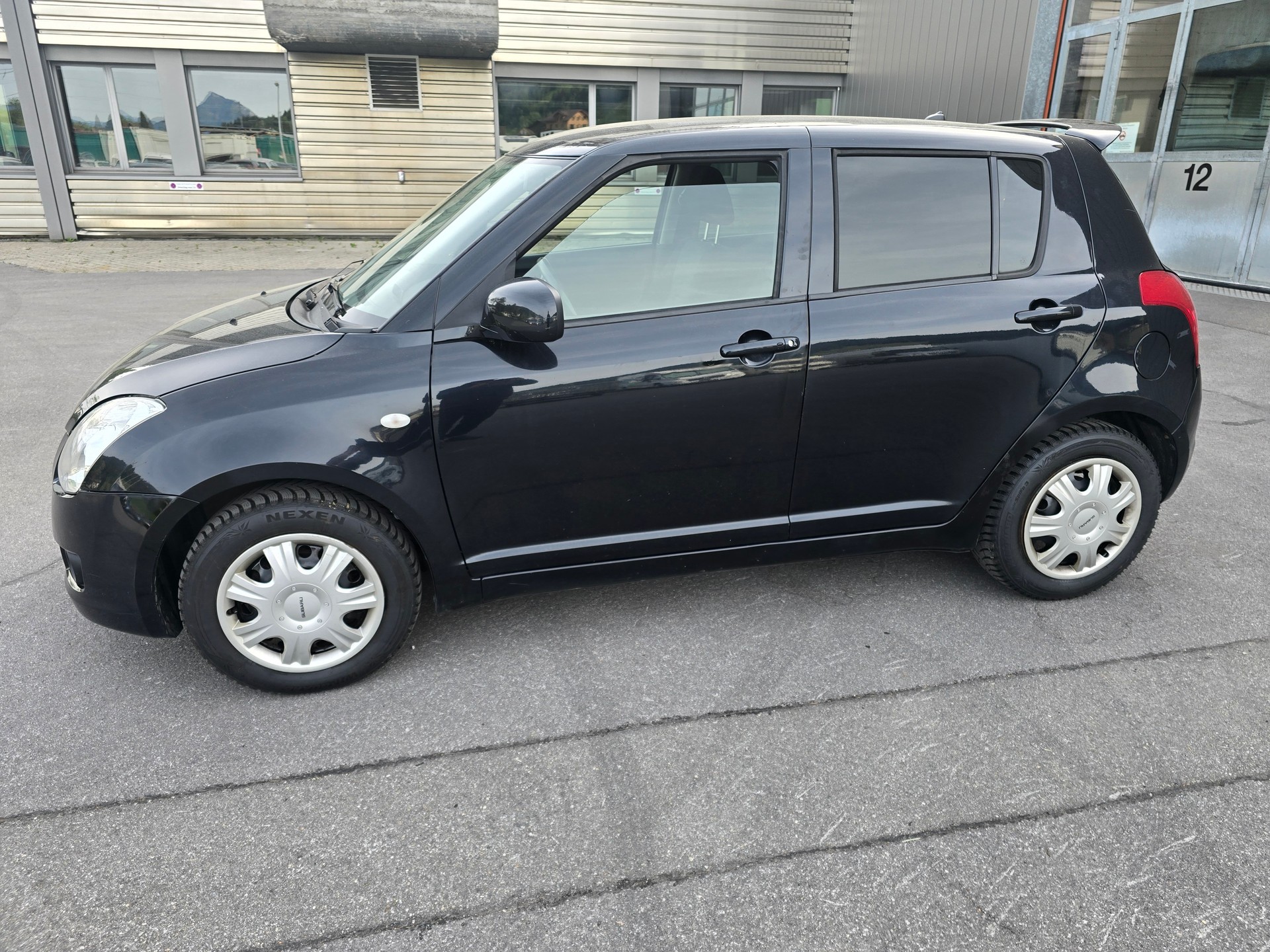 SUZUKI Swift 1.3i 16V GL Top Piz Sulai LE 4x4-image-6