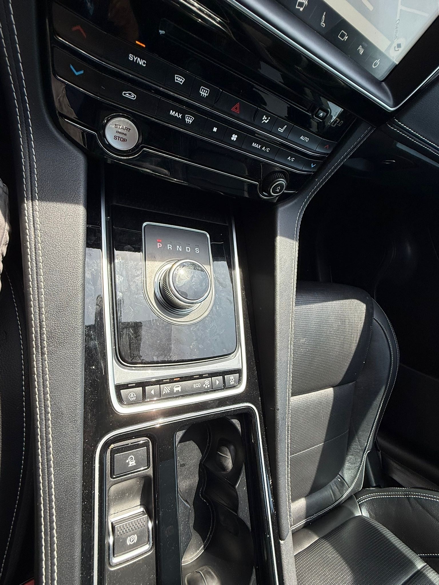 JAGUAR F-Pace 25d RSport Line AWD Automatique-image-12