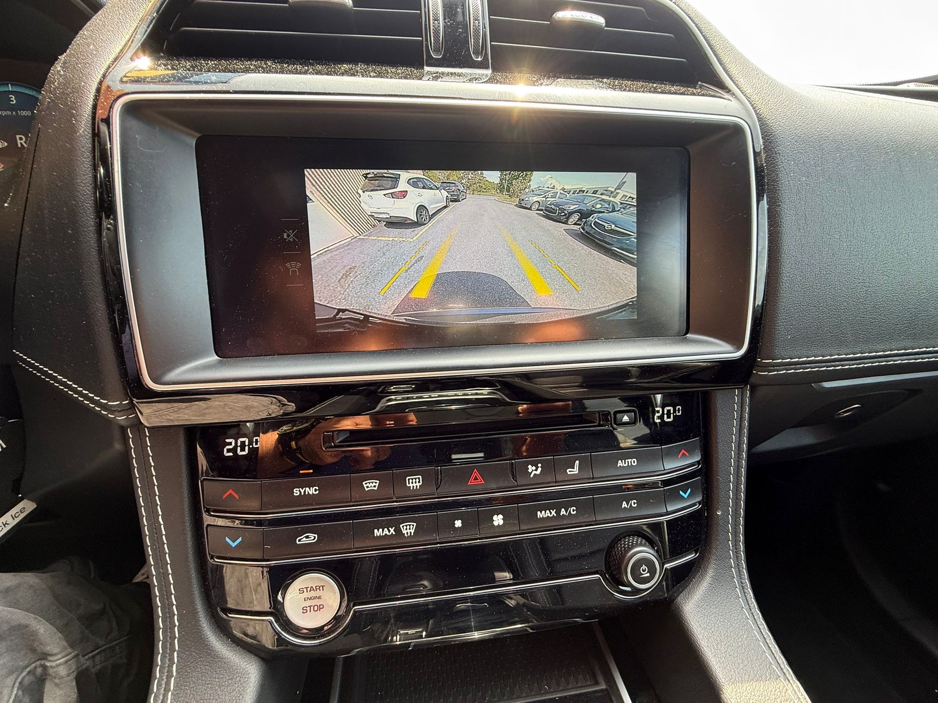 JAGUAR F-Pace 25d RSport Line AWD Automatique-image-13
