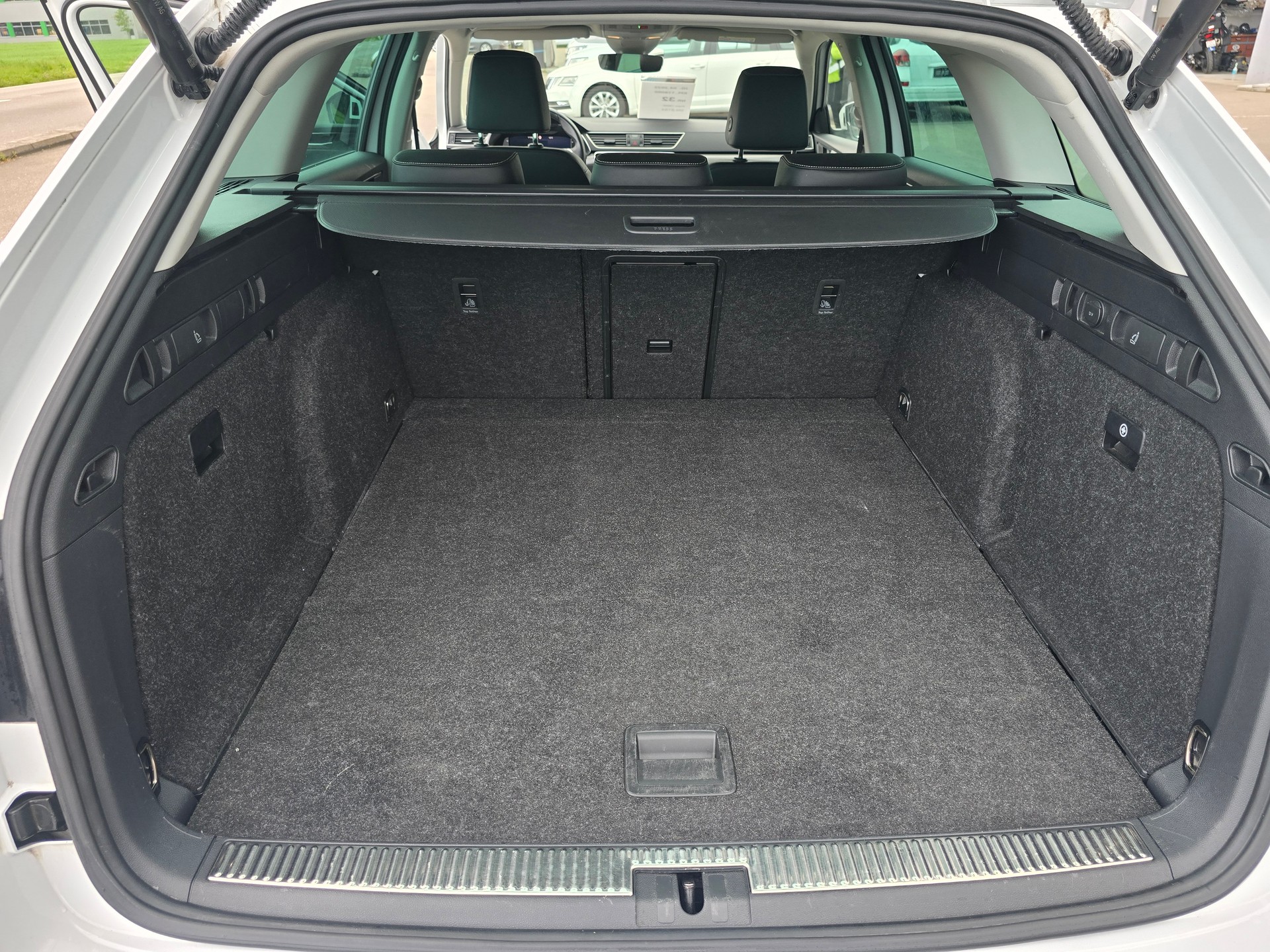 SKODA Superb Combi 2.0 TDi Style DSG*TOP-ZUSTAND*Frsch ab MFK"Frisch ab Service*TOP Ausstattung*-image-7