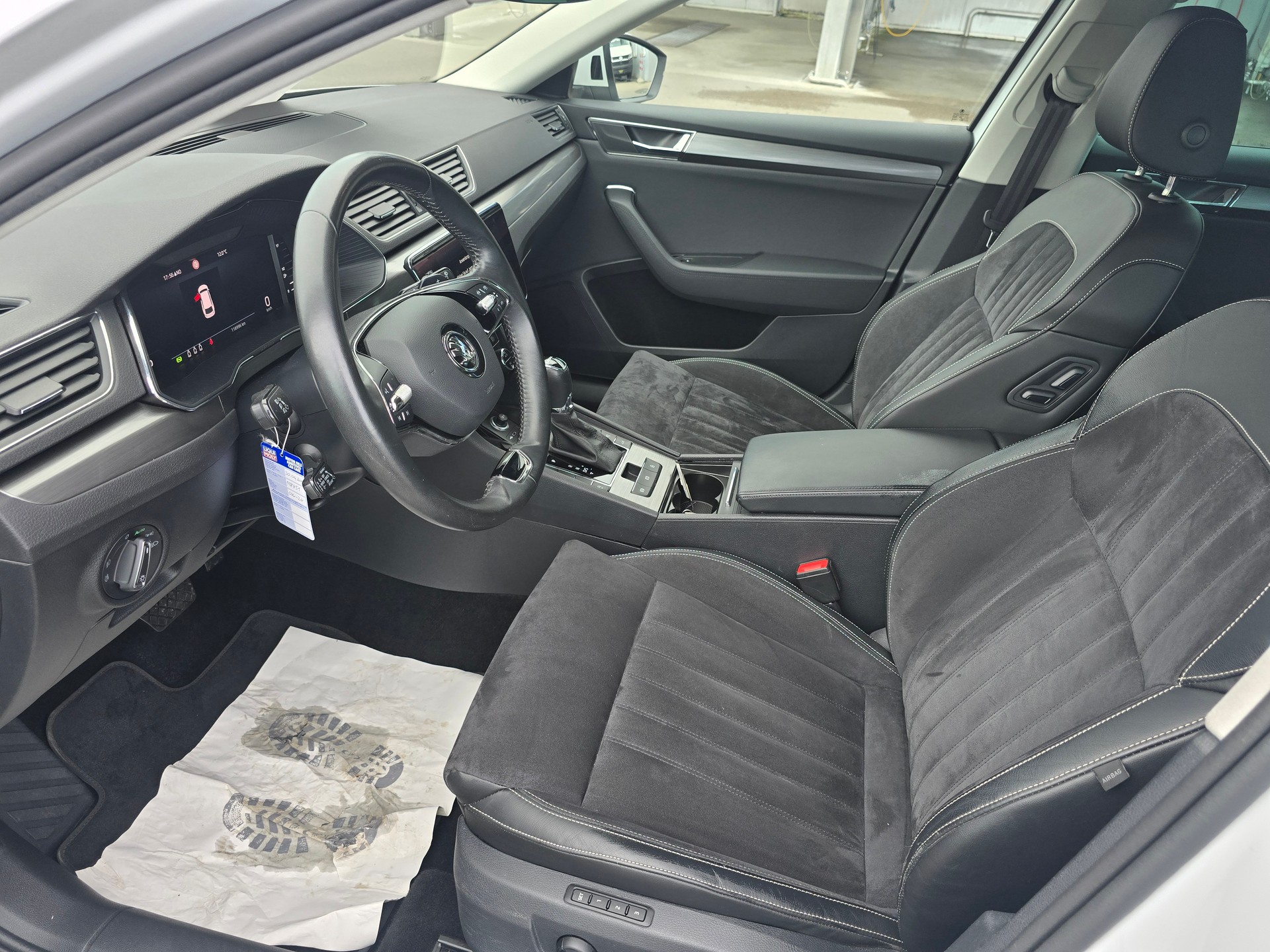 SKODA Superb Combi 2.0 TDi Style DSG*TOP-ZUSTAND*Frsch ab MFK"Frisch ab Service*TOP Ausstattung*-image-8