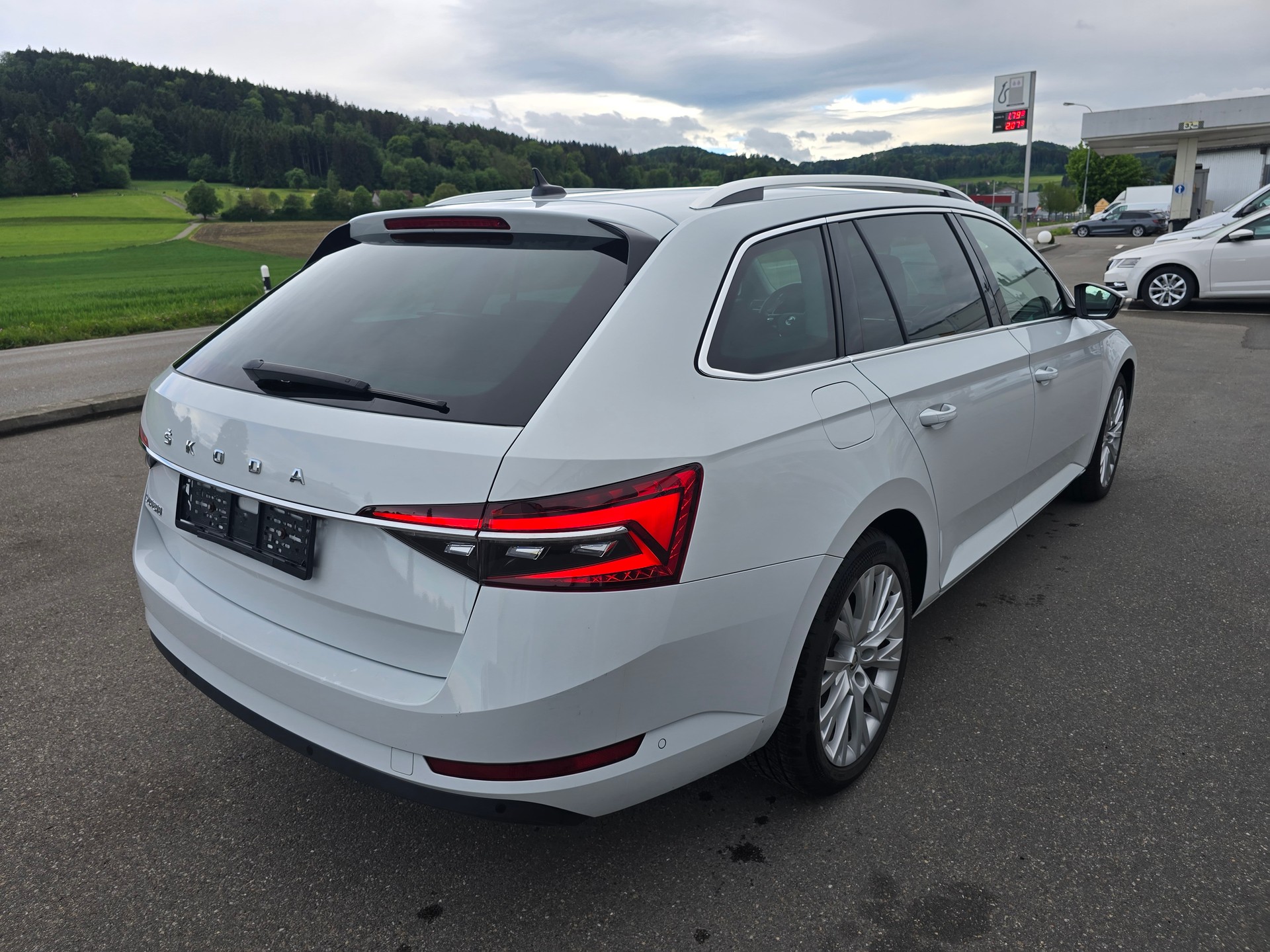 SKODA Superb Combi 2.0 TDi Style DSG*TOP-ZUSTAND*Frsch ab MFK"Frisch ab Service*TOP Ausstattung*-image-3