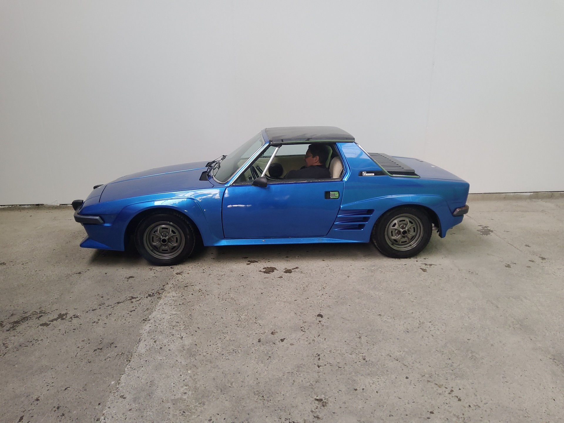 FIAT X 1/9 Bertone-showroom-element-1