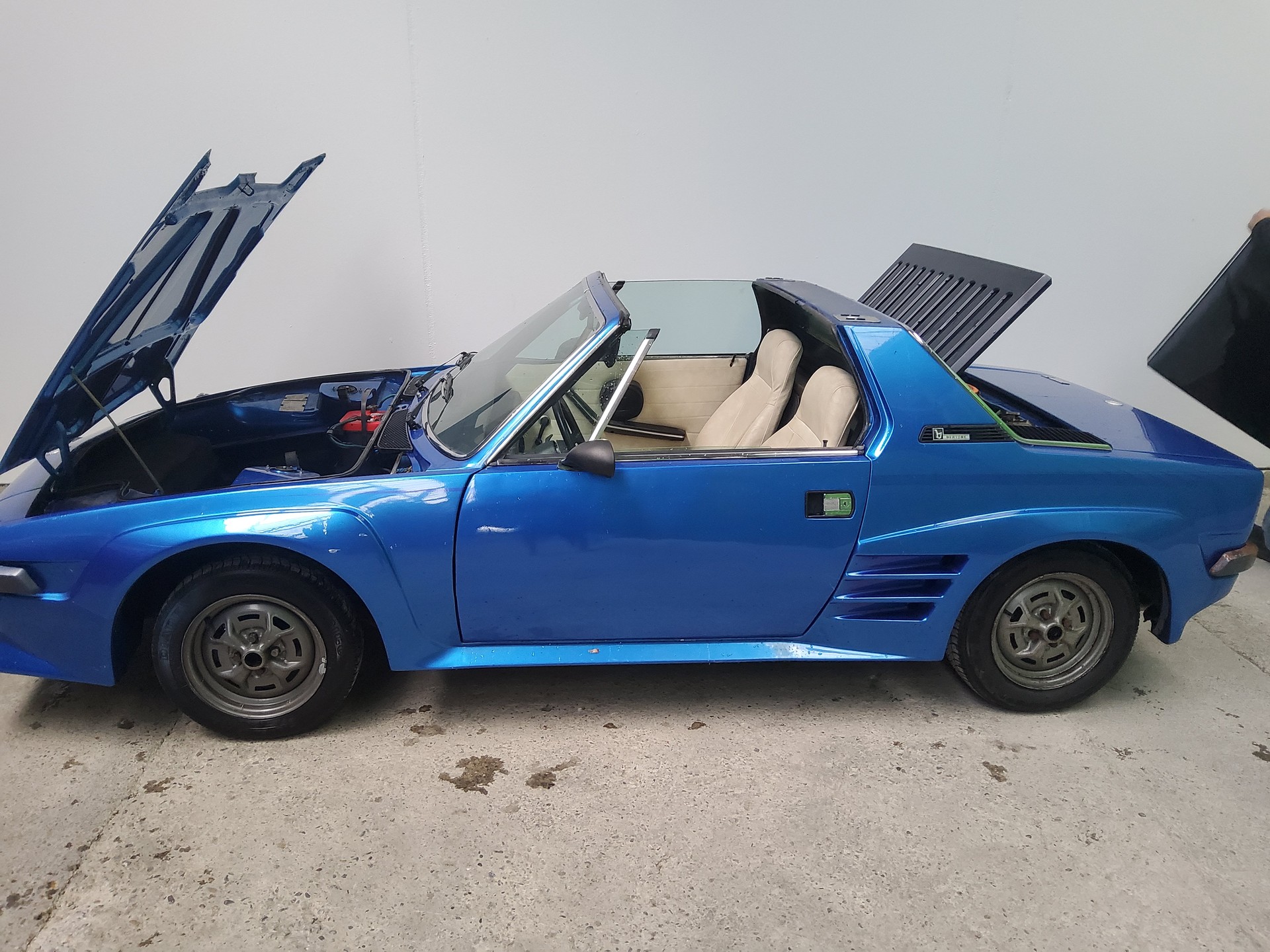 FIAT X 1/9 Bertone-showroom-element-2