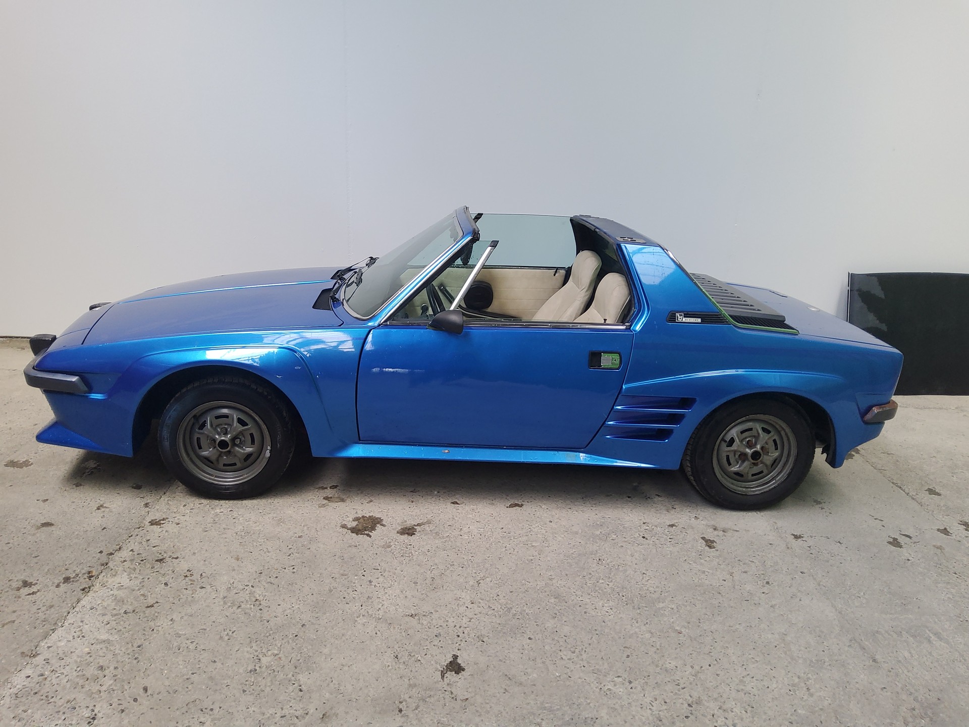 FIAT X 1/9 Bertone-showroom-element-3