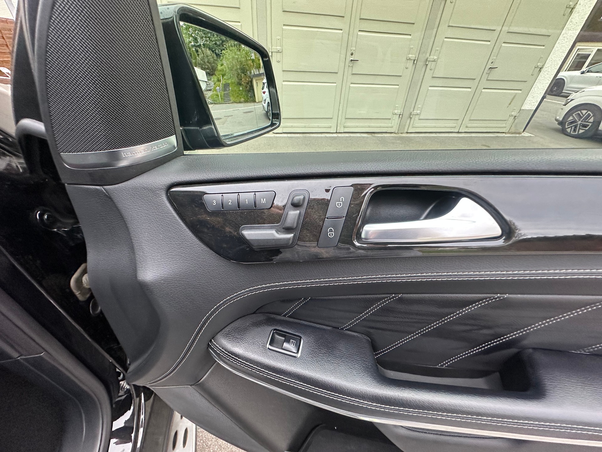 MERCEDES-BENZ GL 63 V8 AMG-image-16