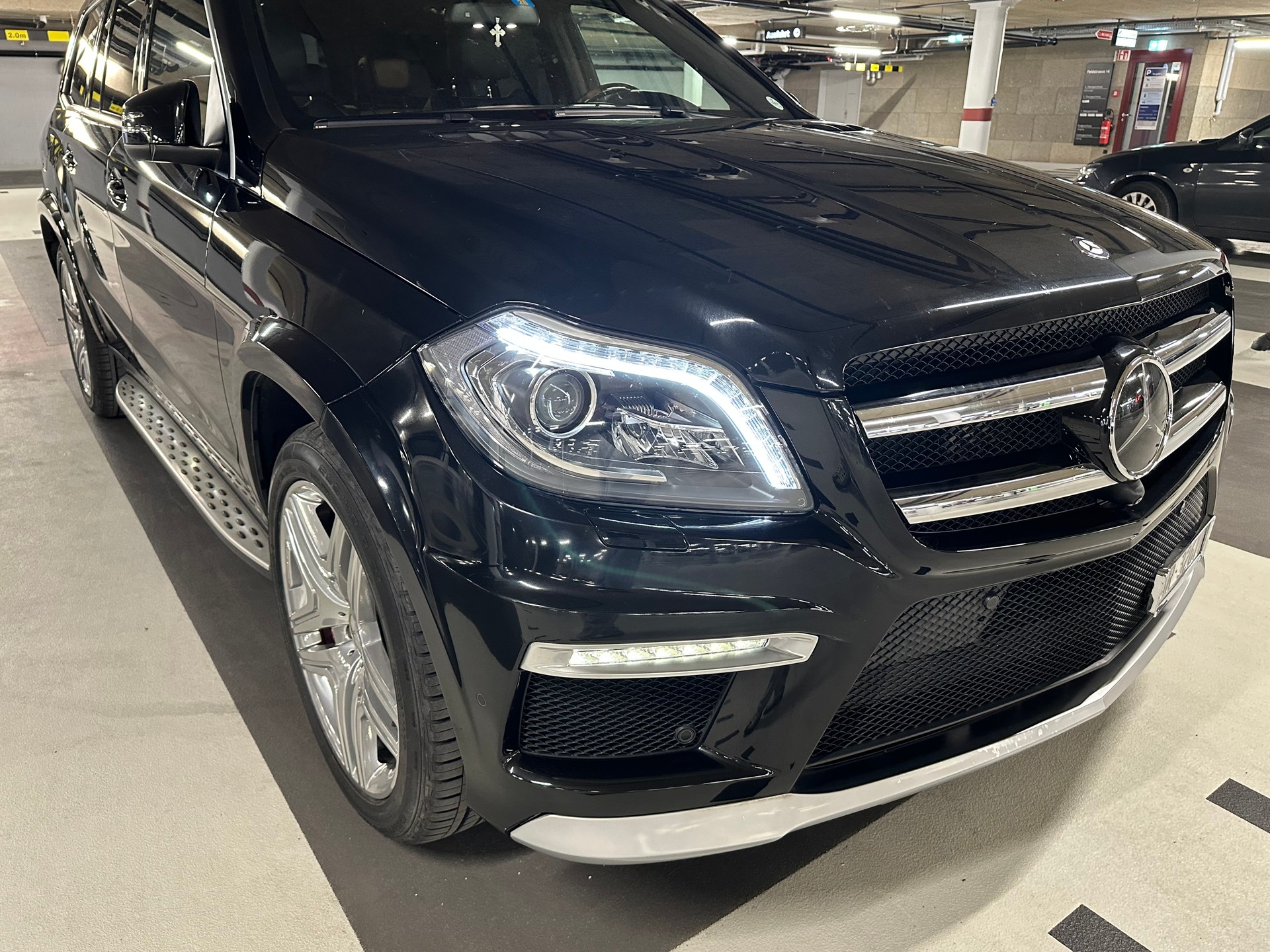 MERCEDES-BENZ GL 63 V8 AMG-image-1