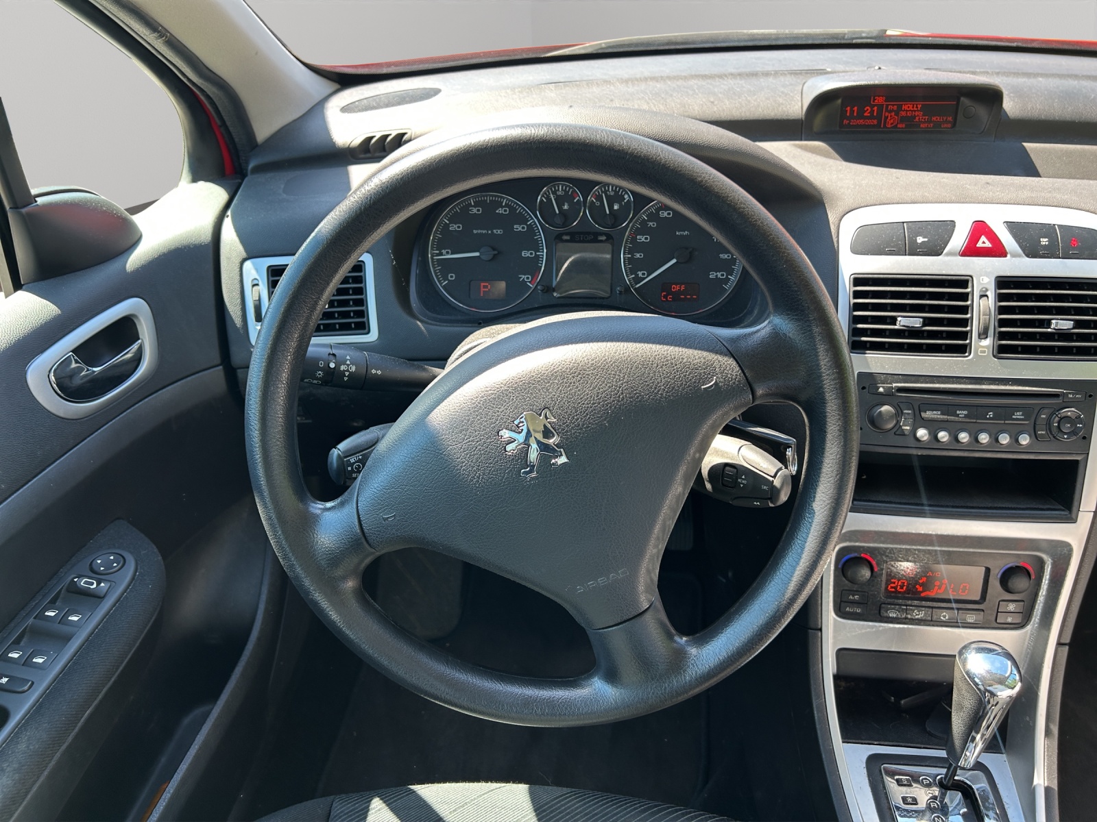 PEUGEOT 307 SW 2.0 16V Premium-image-13